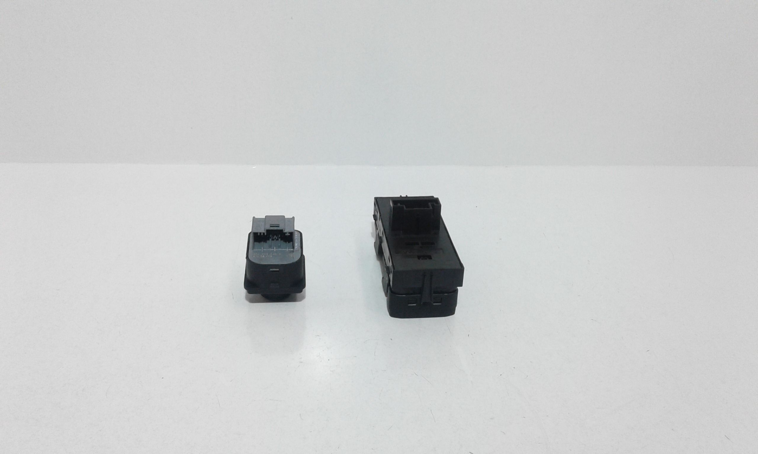 Interruttore Alzacristalli Porta Ant. Sinistro Usato