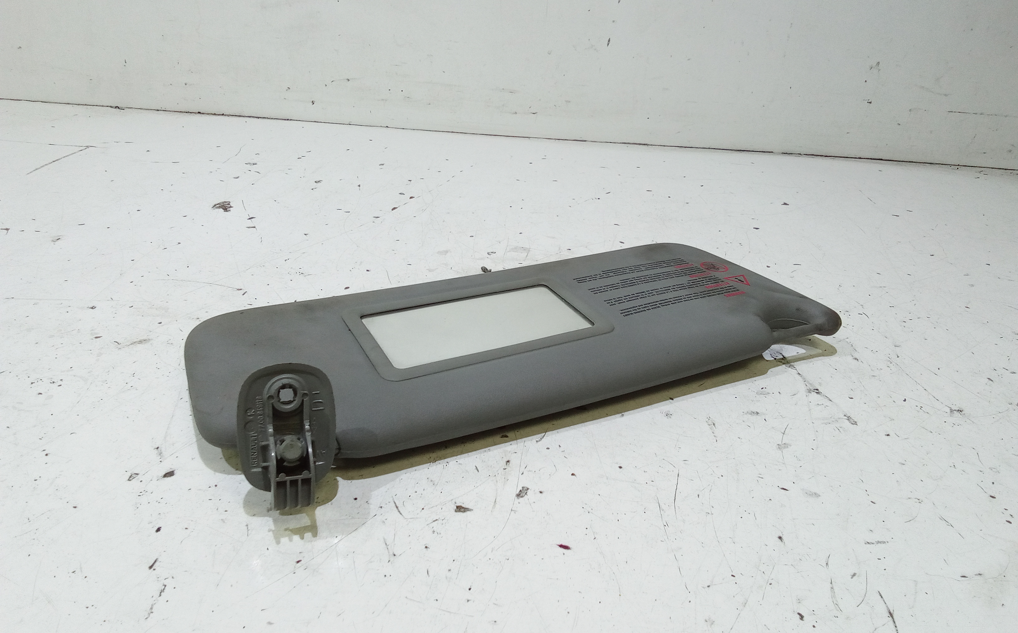 Aletta Parasole Parabrezza Destro 8200240038 Usato