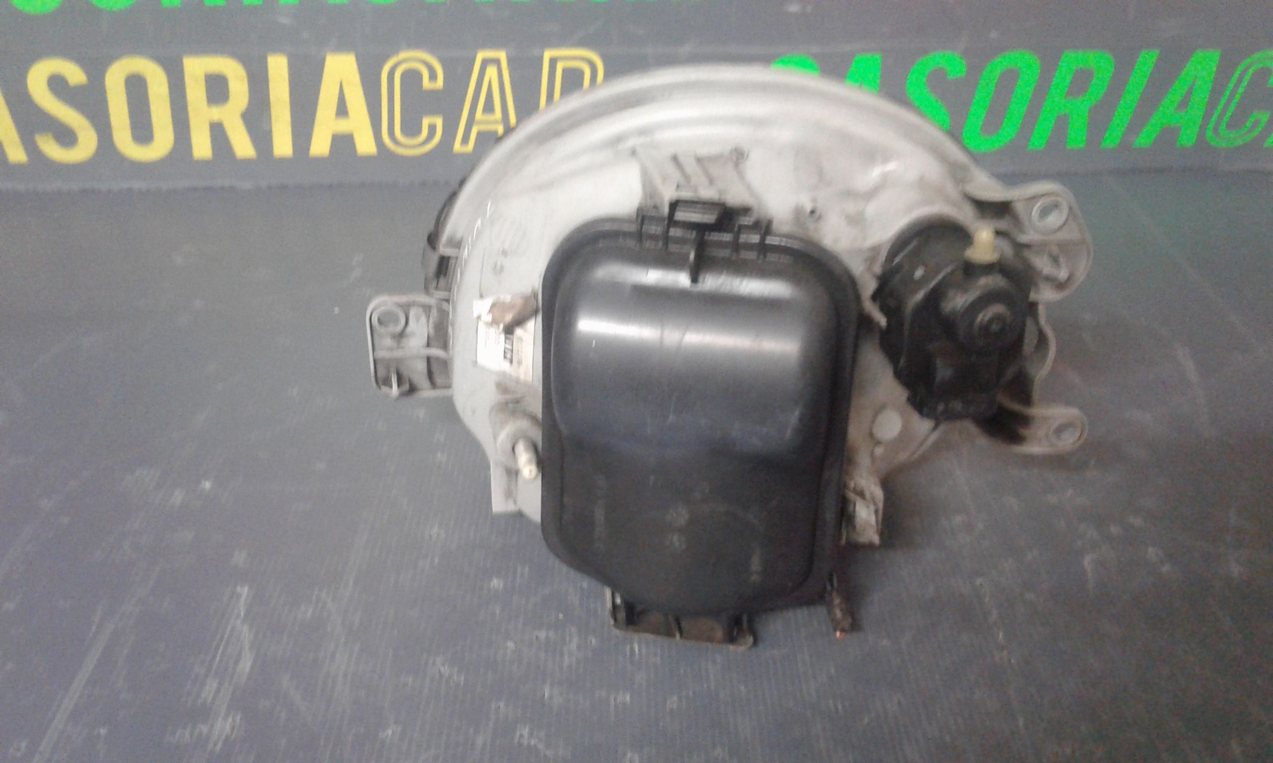 Proiettore Destro 260107456R Usato