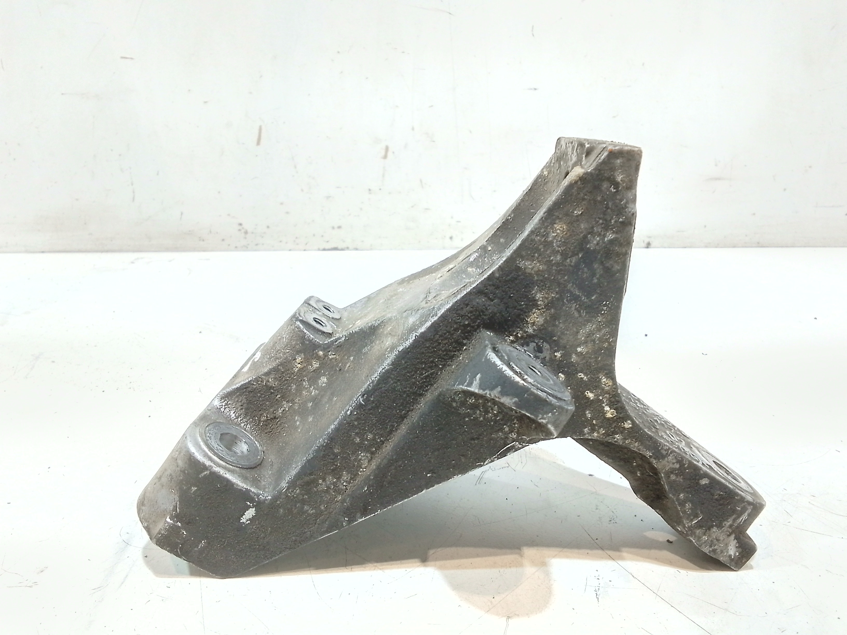 Piastra Alloggiamento Supporto Motore (Con Eventuale Bielletta O Tirante Associato) Usato