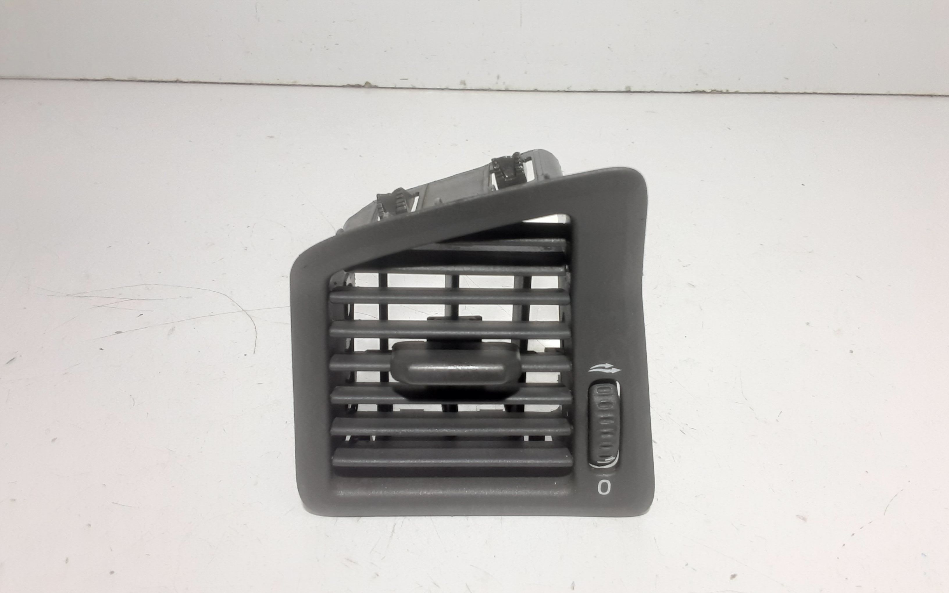 Condotto Aria Bocchette Lat. Cruscotto Sinistro 9165757 Usato