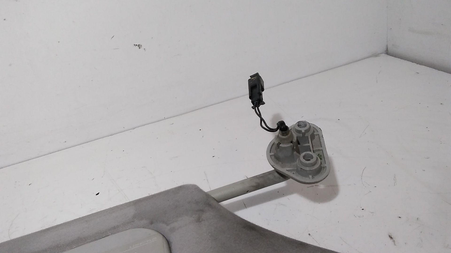 Aletta Parasole Parabrezza Destro A16381002107D68 Usato