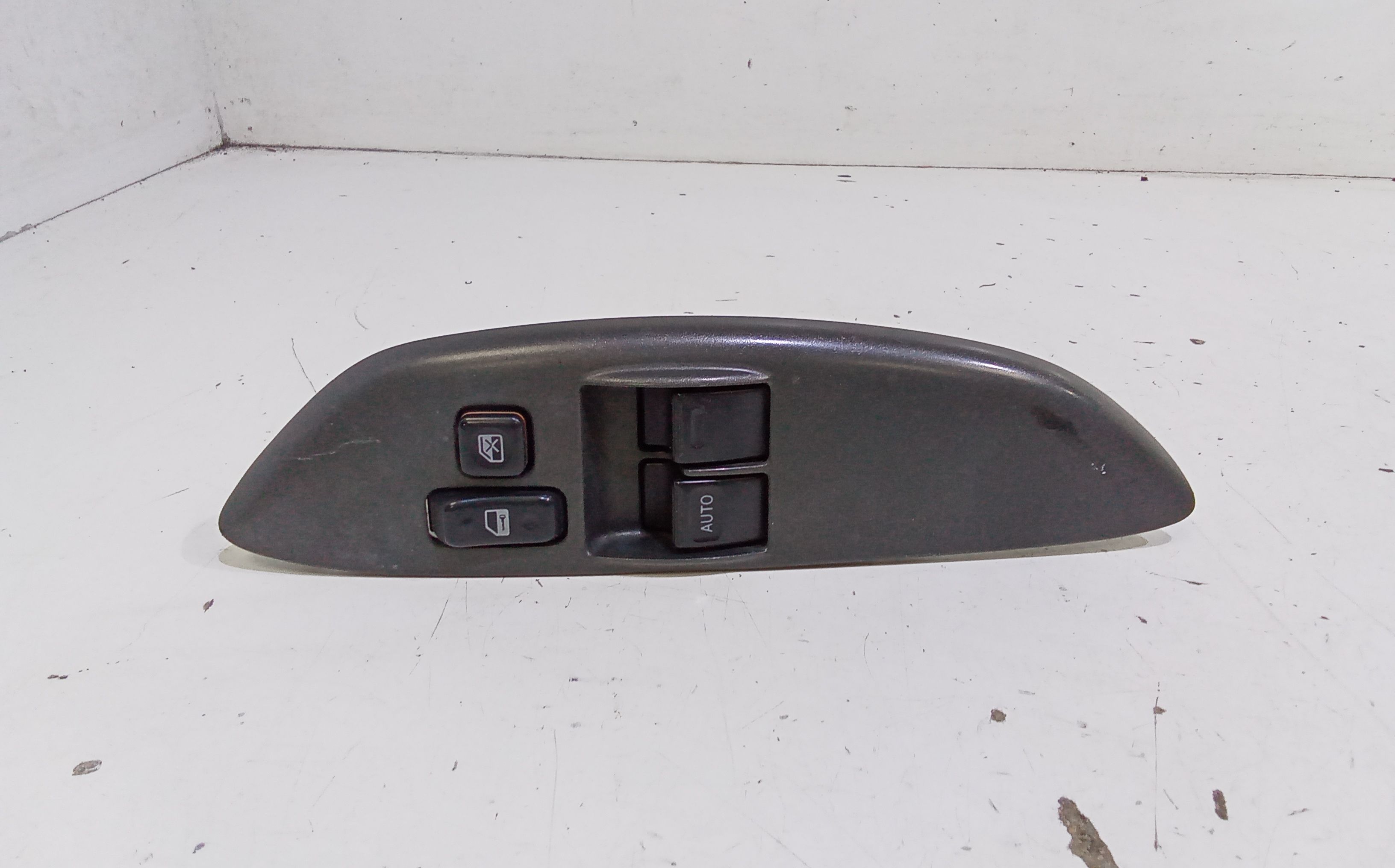 Interruttore Alzacristalli Porta Ant. Sinistro 848200D040 Usato