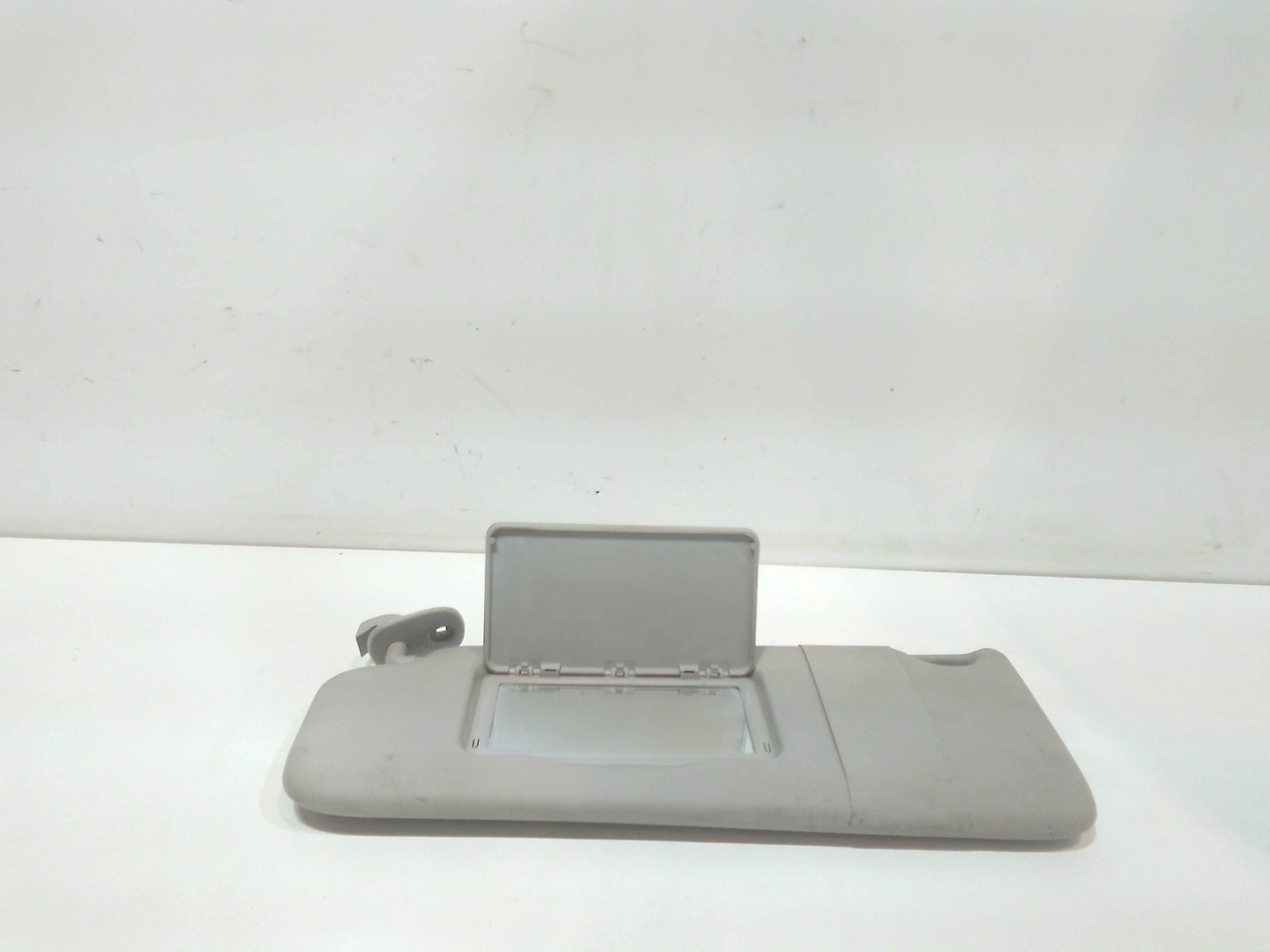 Aletta Parasole Parabrezza Sinistro 8200385101 Usato