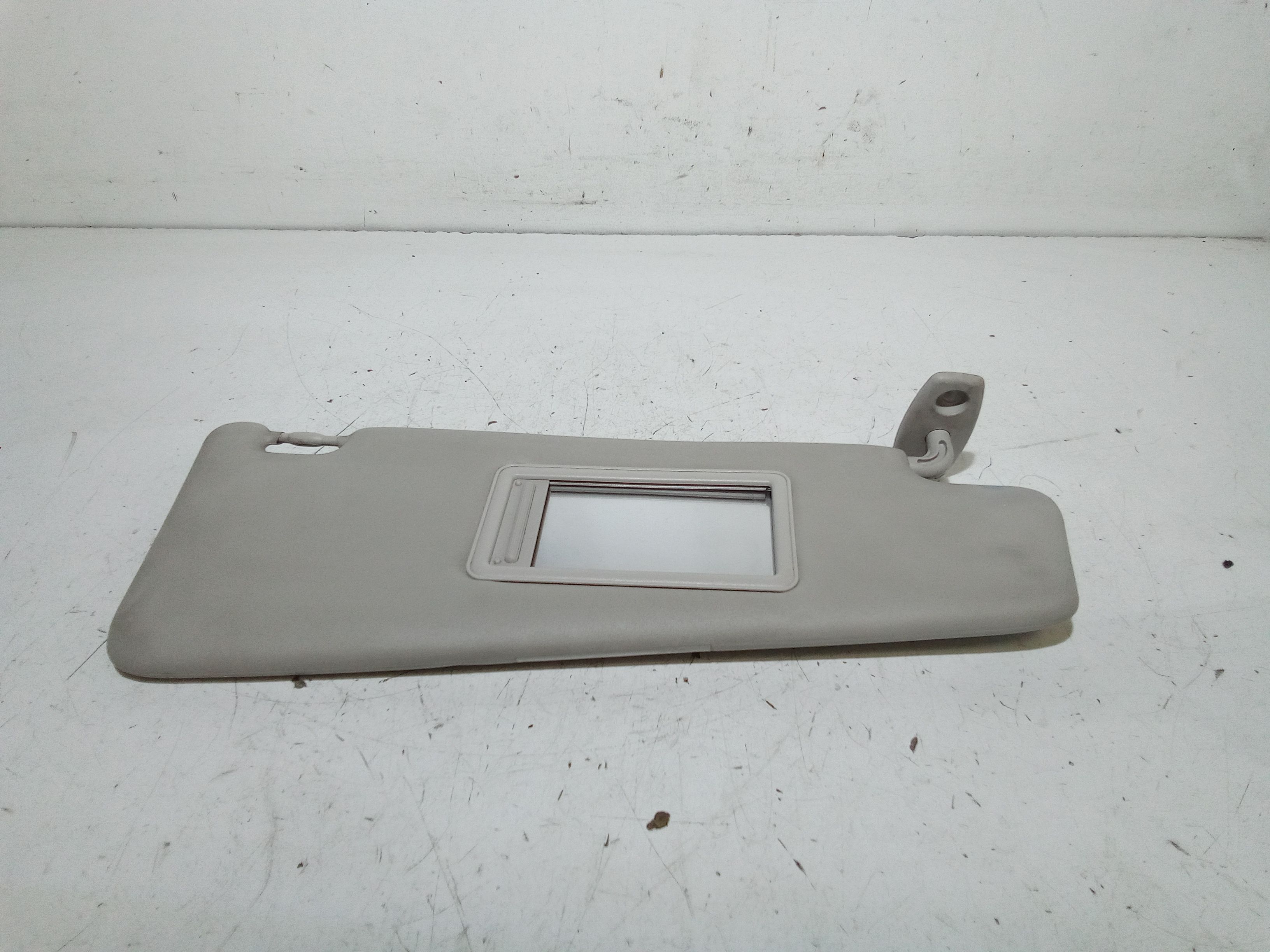 Aletta Parasole Parabrezza Destro 735361684 Usato