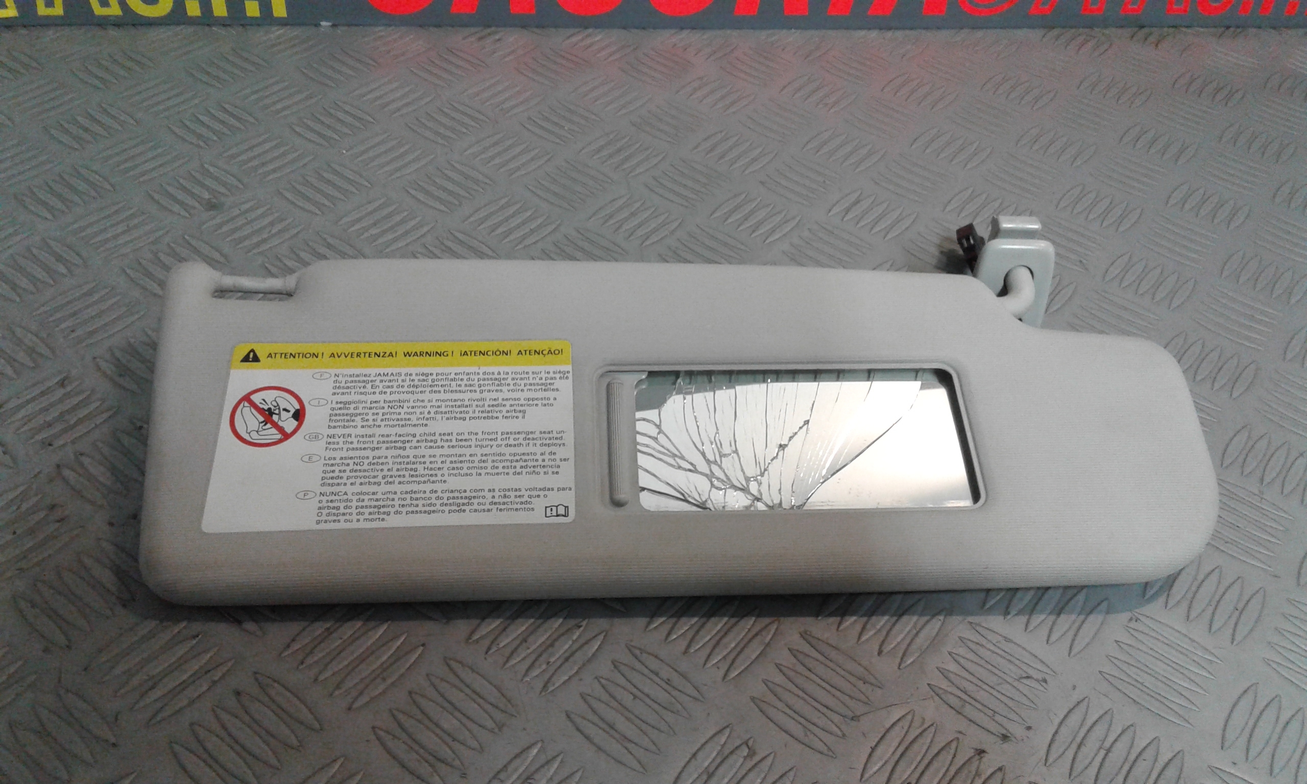 Aletta Parasole Parabrezza Destro 1K0857552H3V6 Usato