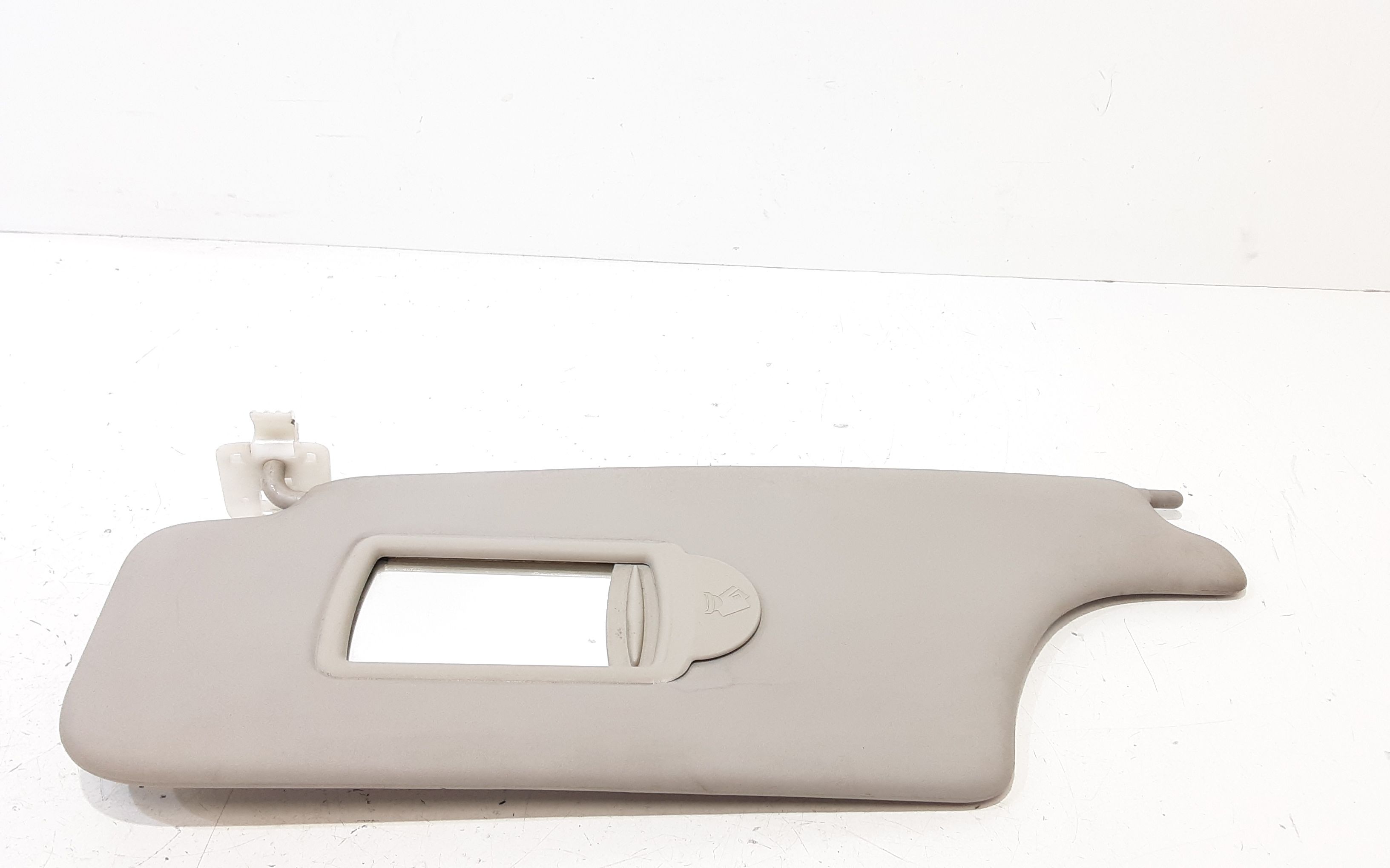 Aletta Parasole Parabrezza Sinistro 8200329035 Usato