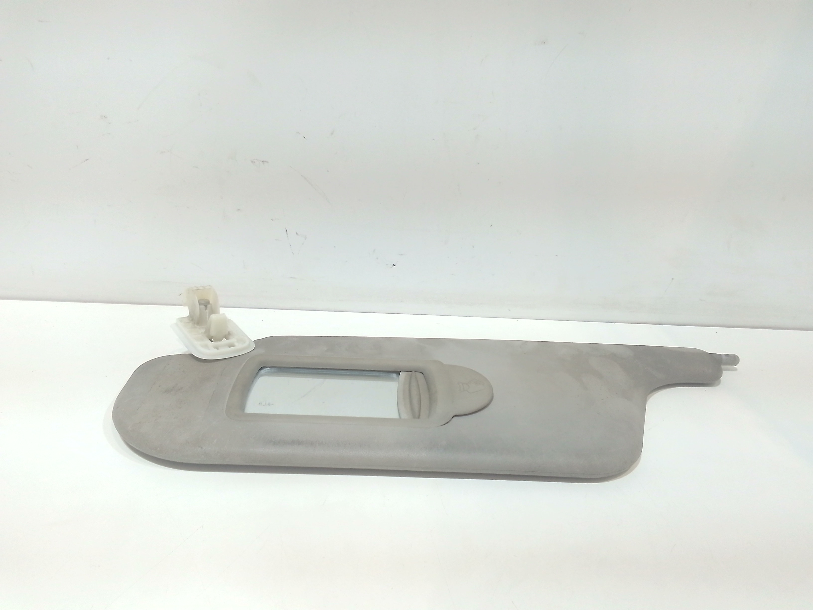 Aletta Parasole Parabrezza Sinistro 8200294234 Usato