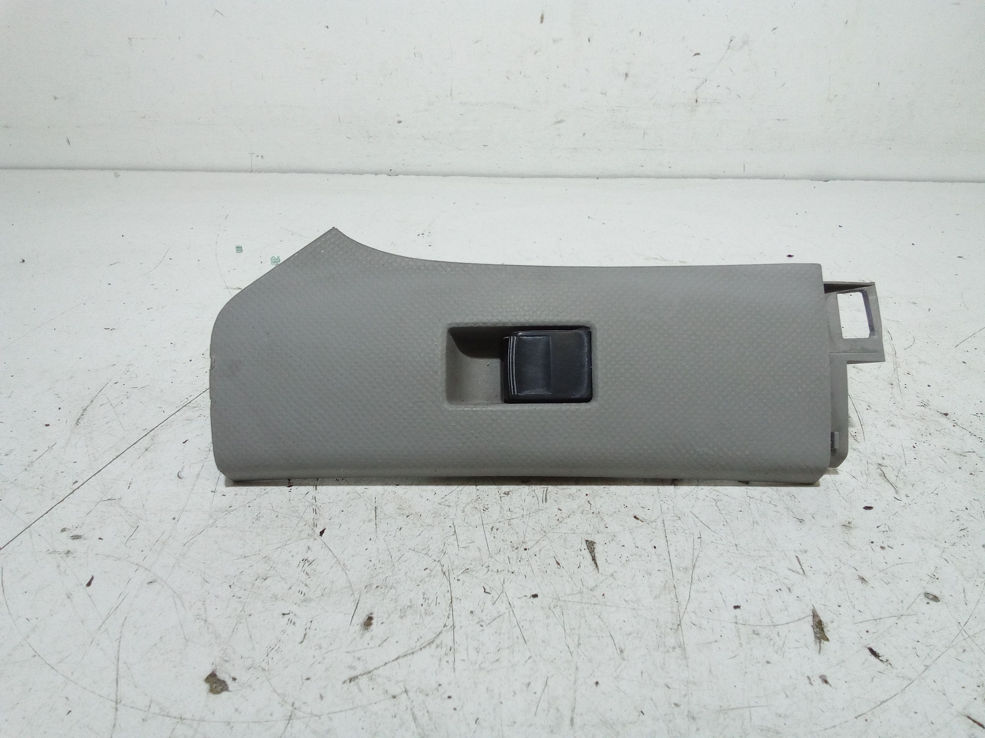 Interruttore Alzacristalli Porta Ant. Destro Usato