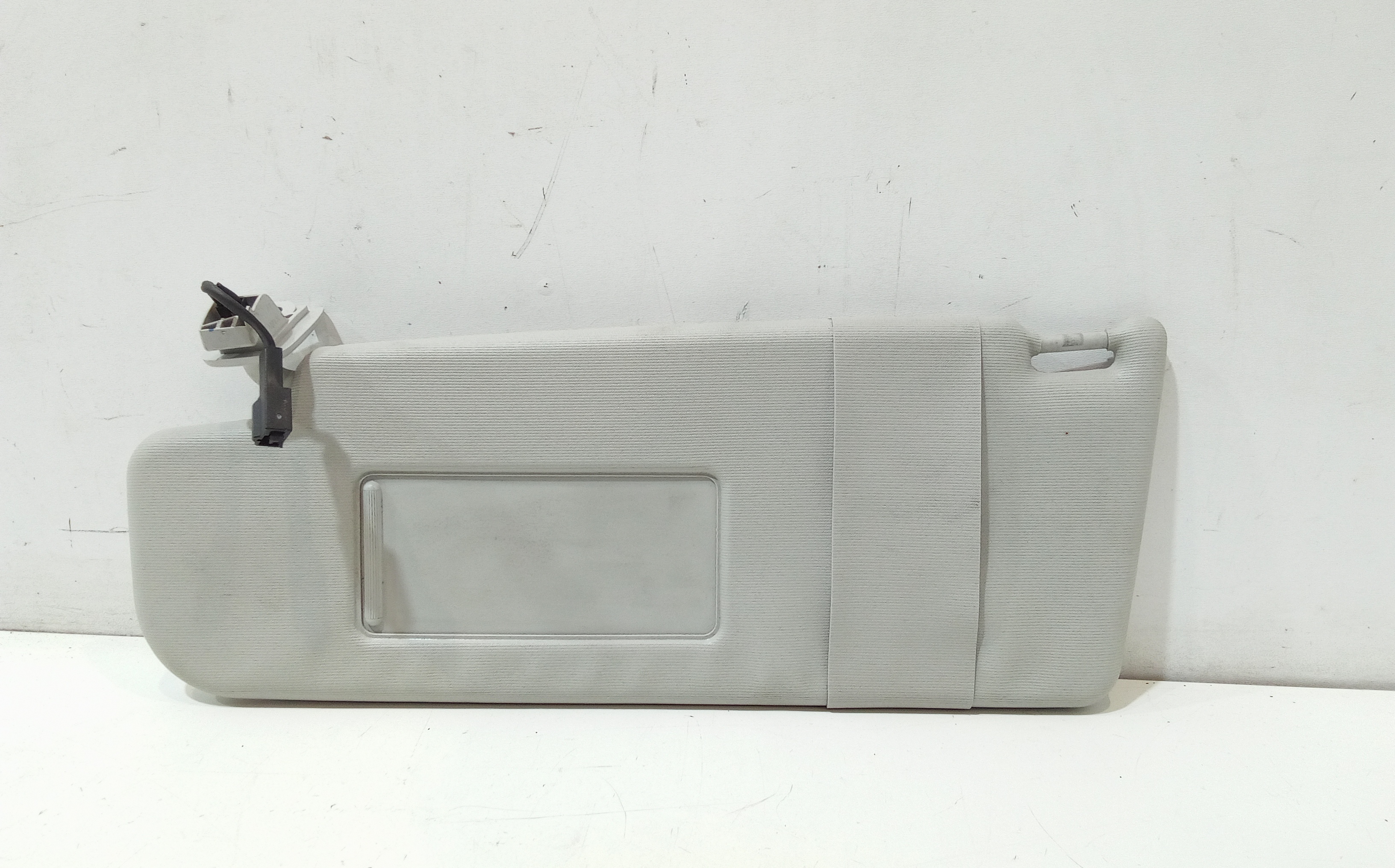 Aletta Parasole Parabrezza Sinistro 1K0857551N2F4 Usato