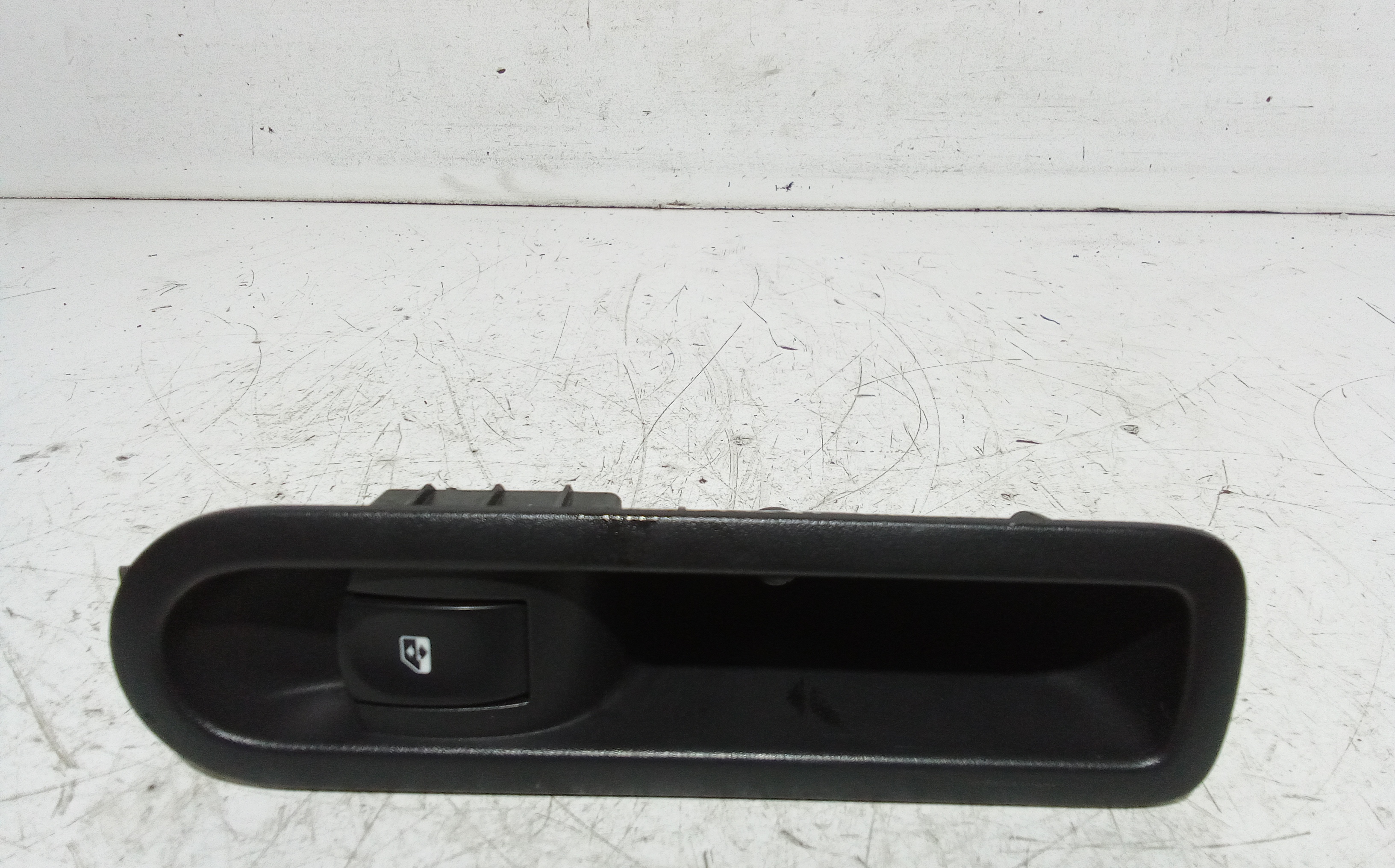 Interruttore Alzacristalli Porta Post. Sinistro 8200214936 Usato