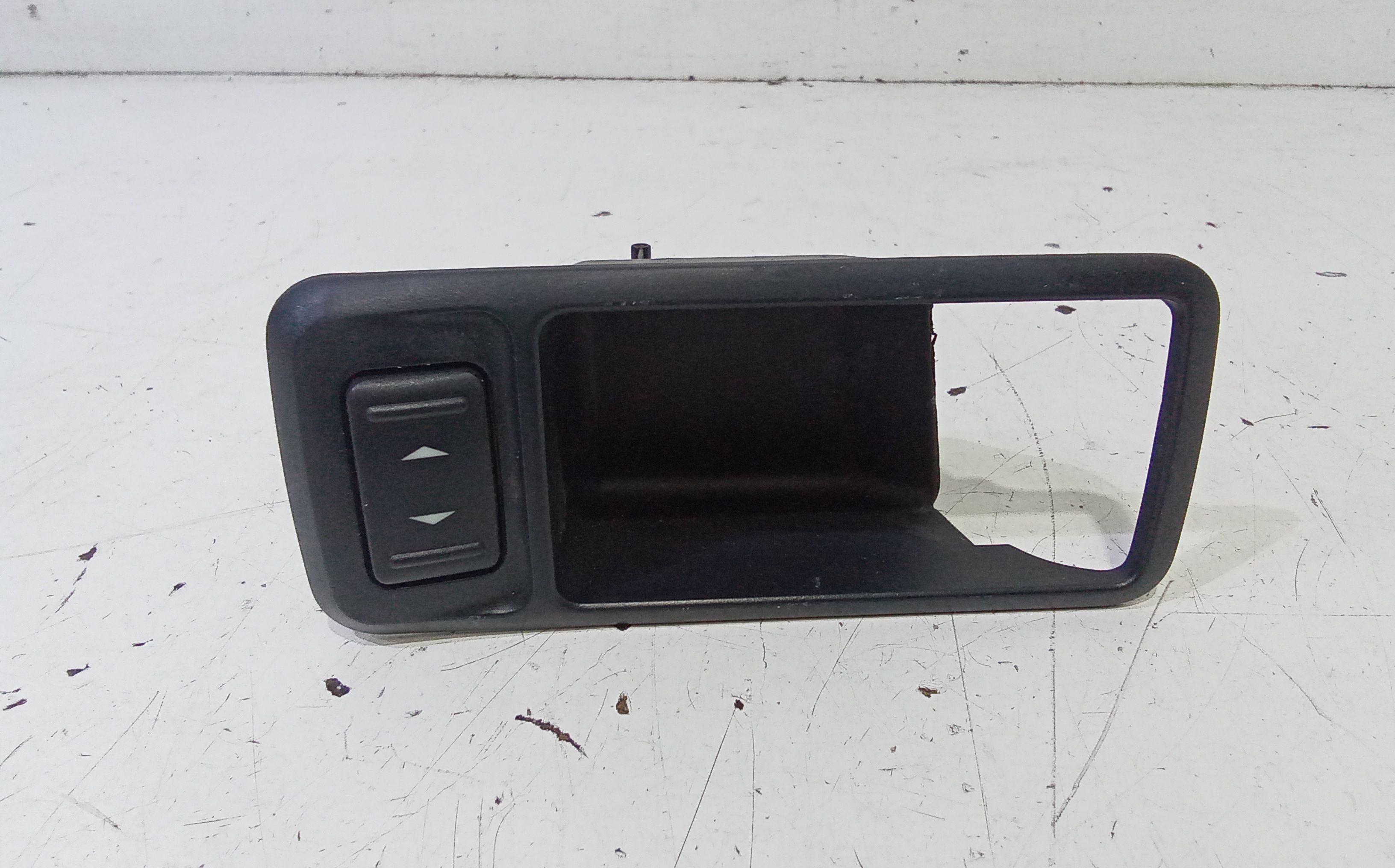 Interruttore Alzacristalli Porta Post. Sinistro 1223143 Usato