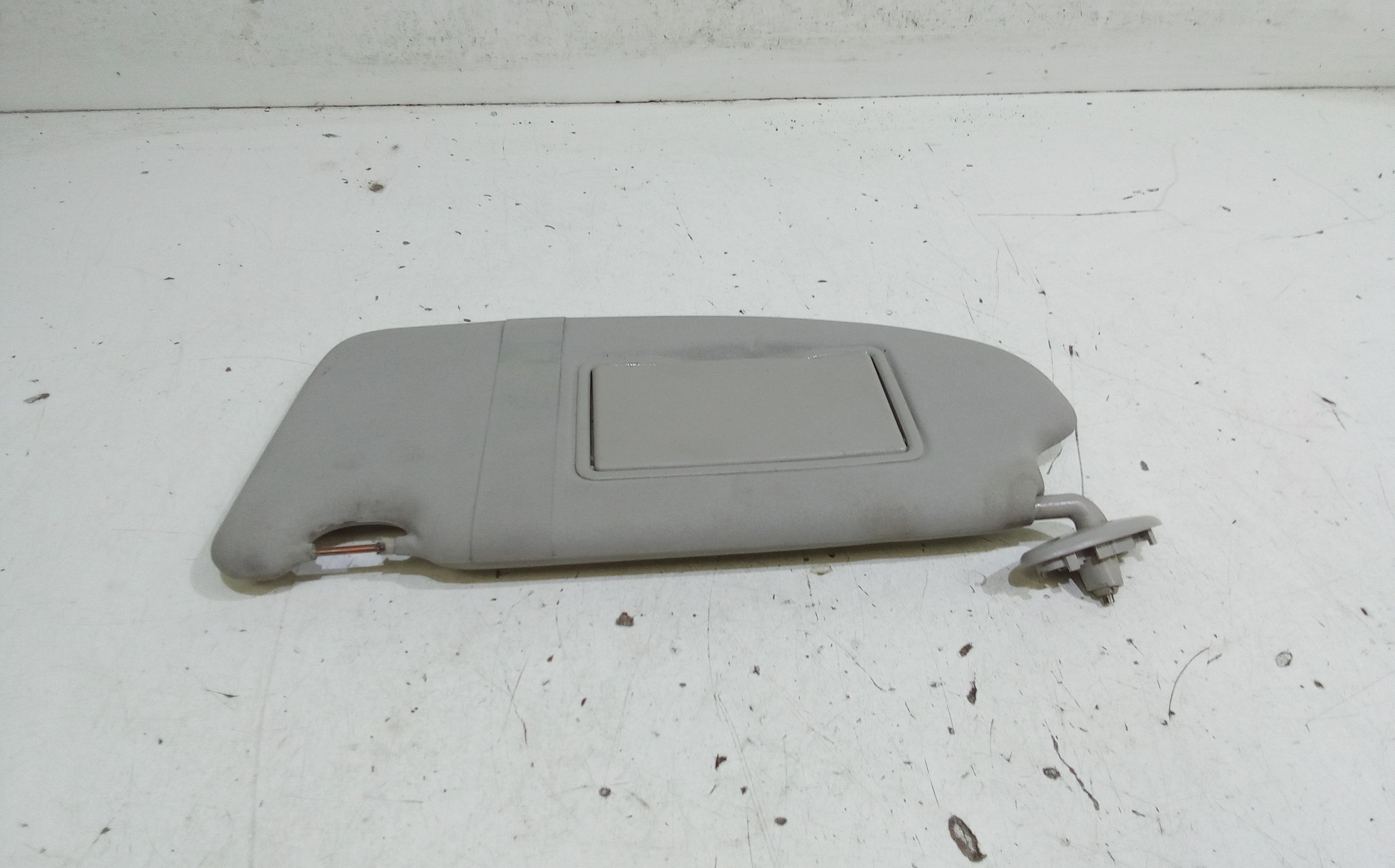 Aletta Parasole Parabrezza Sinistro 1700319 Usato