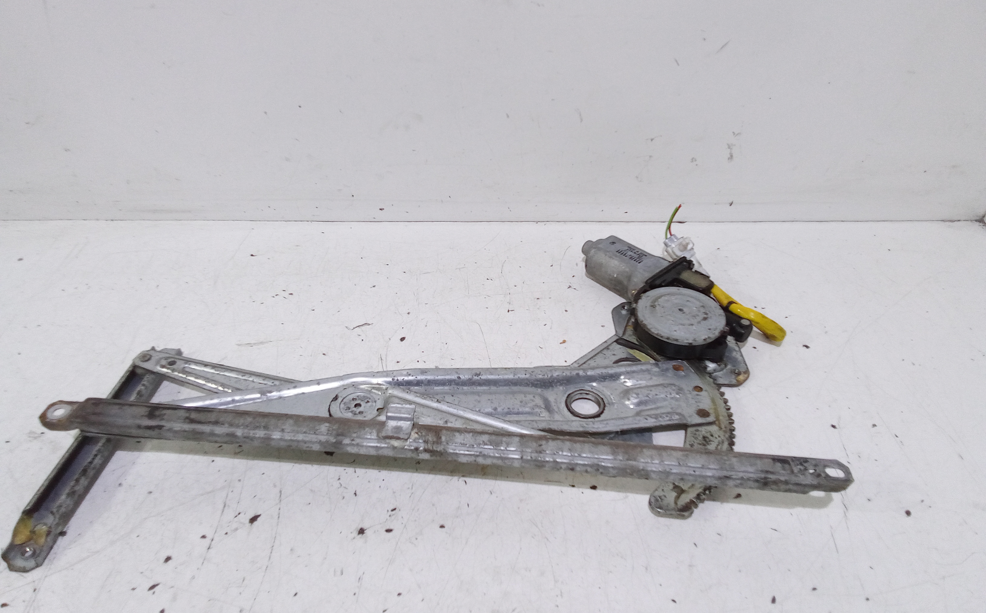 Alzacristallo Porta Ant. Destro 8341086G00000 Usato