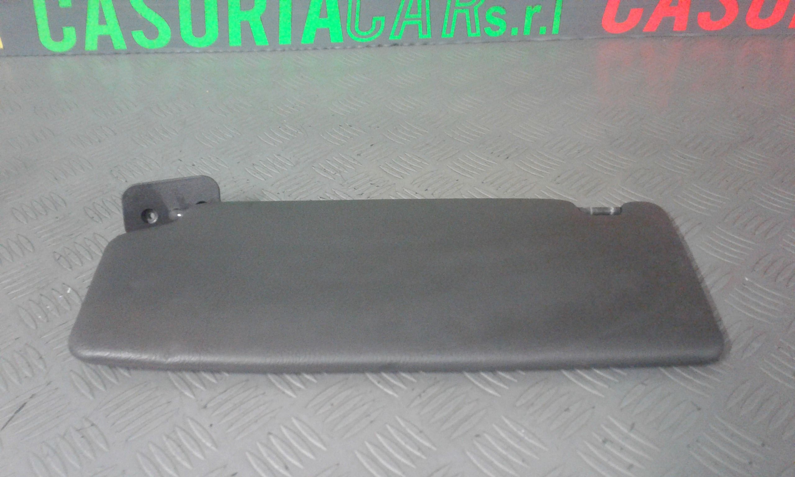 Aletta Parasole Parabrezza Destro 719701635 Usato