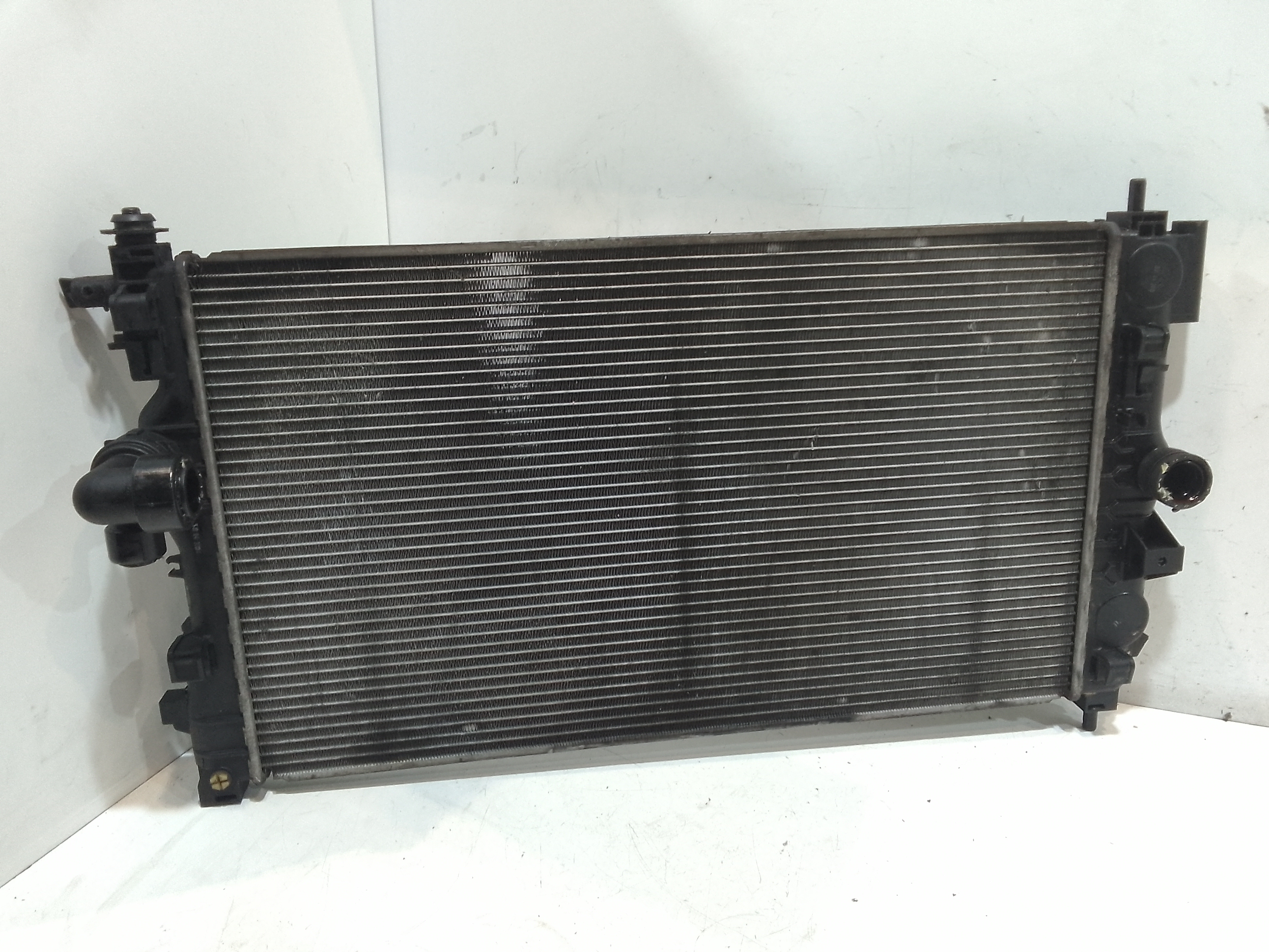 Radiatore 13267656 Usato