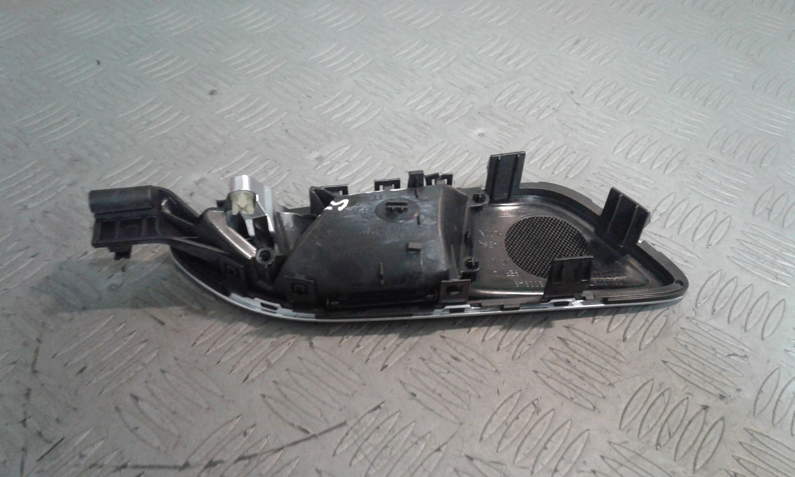 Maniglia Int. Apertura Porta Post. Sinistro A24676001619051 Usato