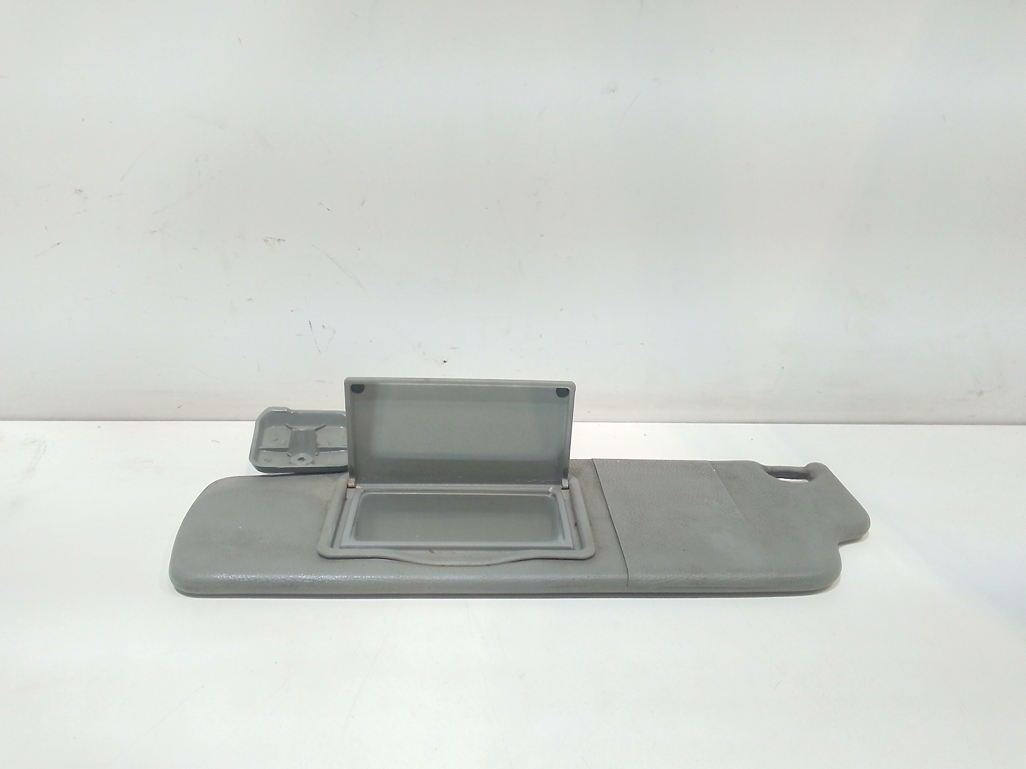 Aletta Parasole Parabrezza Sinistro 8200190790 Usato