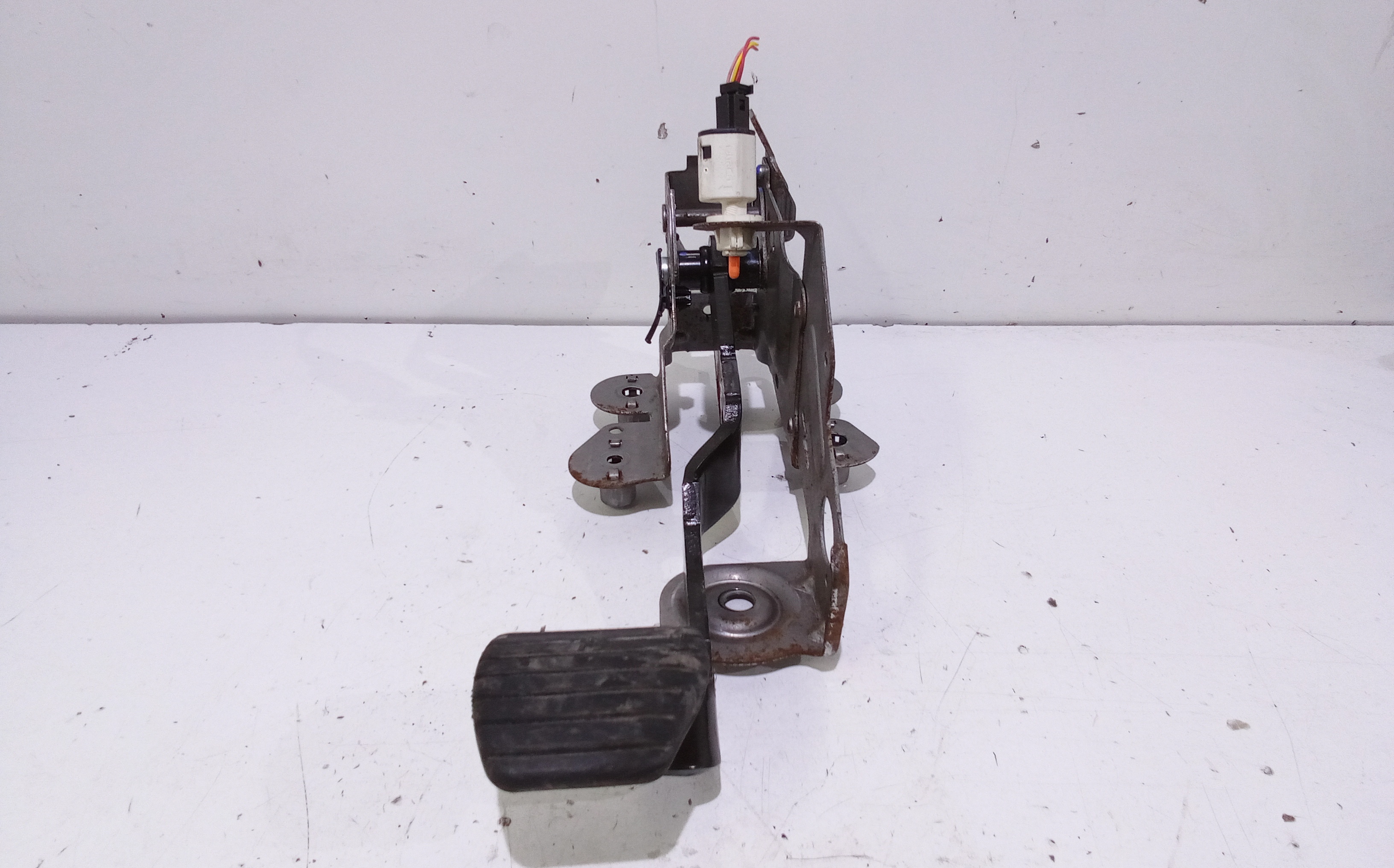 Pedale Freno 465010016R Usato