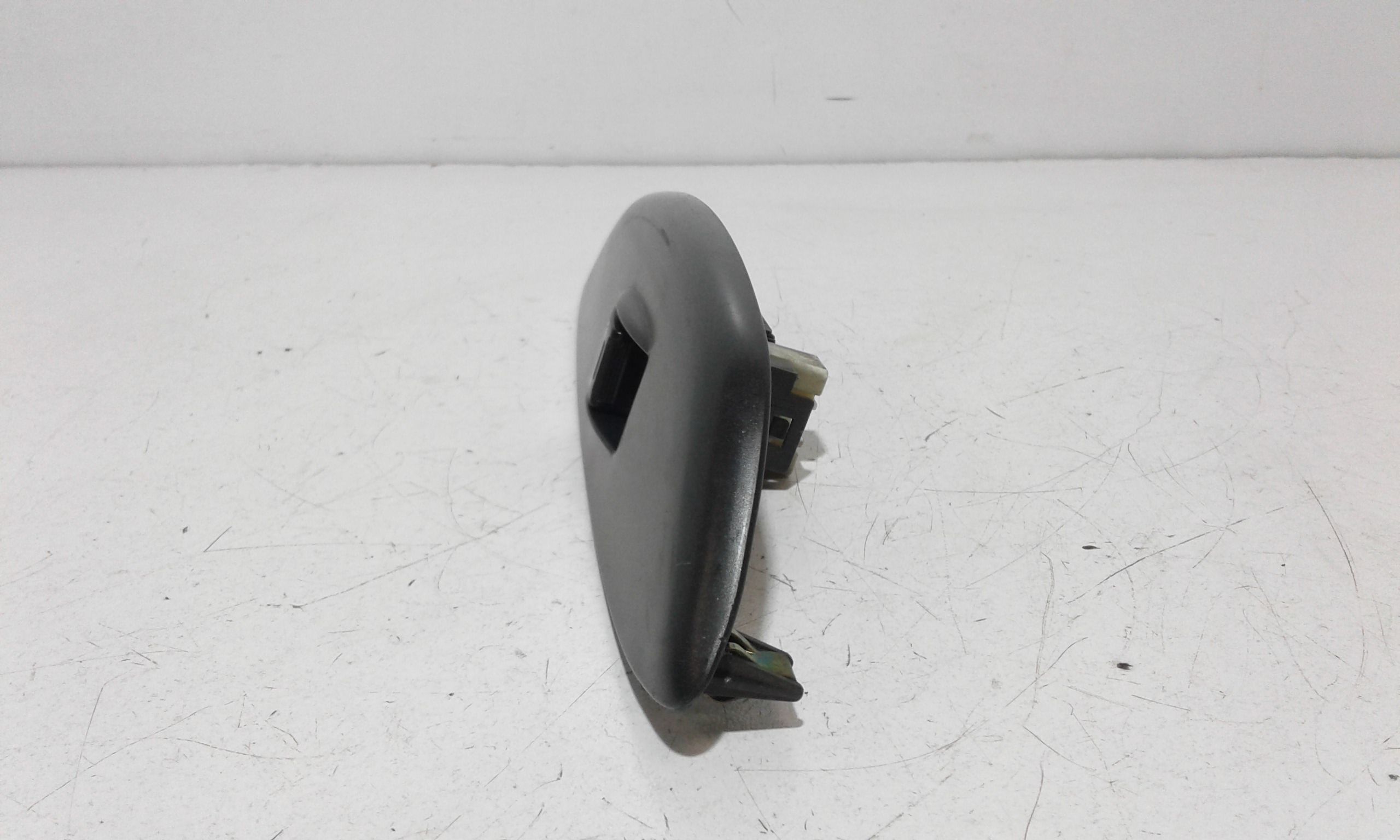 Interruttore Alzacristalli Porta Ant. Destro 8481012080 Usato