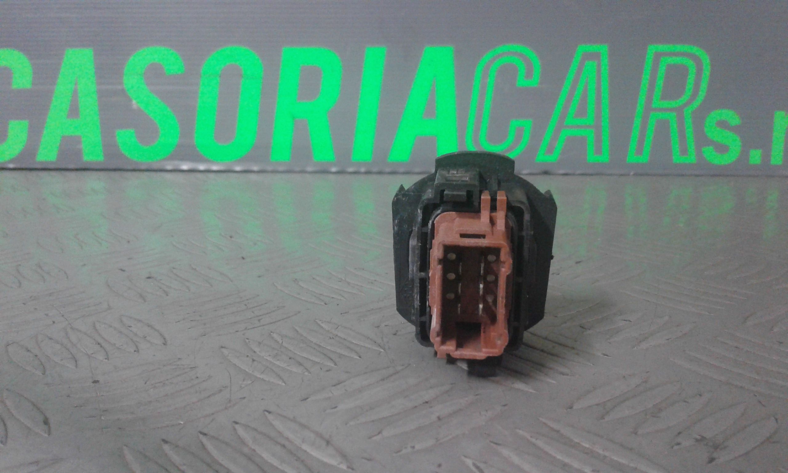 Interruttore Alzacristalli Porta Ant. Destro 8200167229 Usato