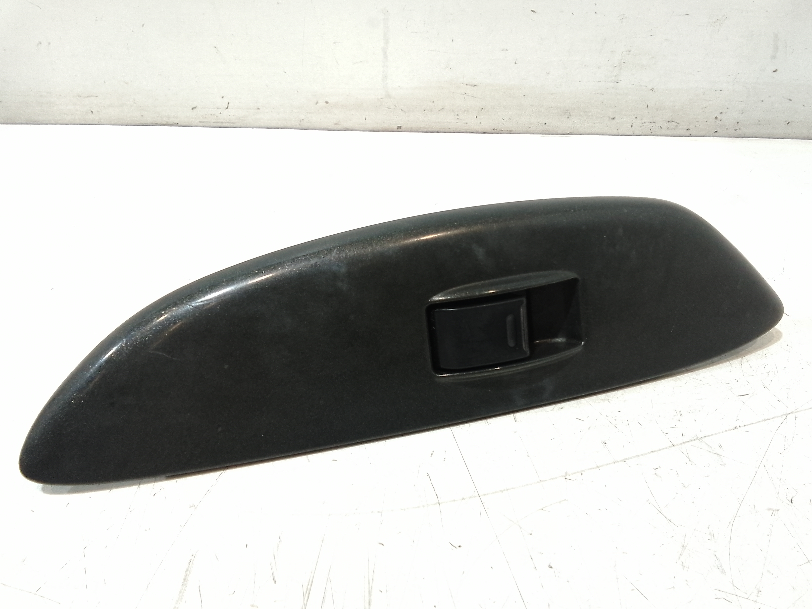 Interruttore Alzacristalli Porta Ant. Destro 8481012080 Usato