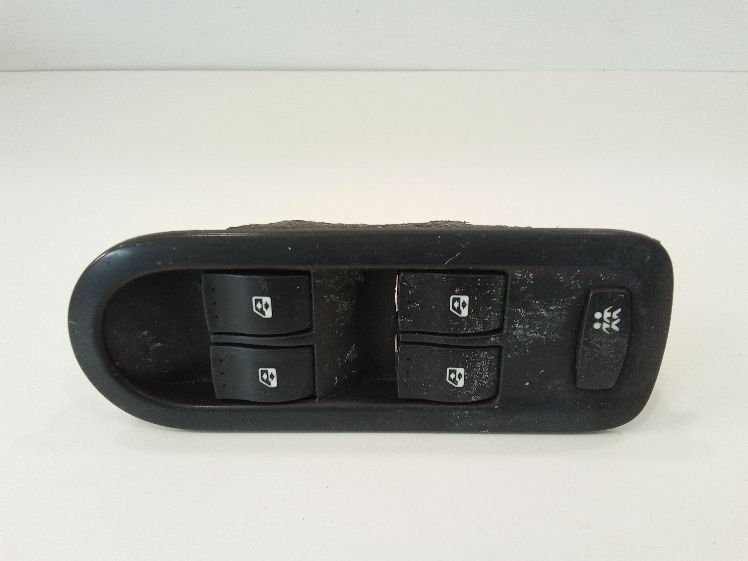 Interruttore Alzacristalli Porta Ant. Sinistro 8200107772 Usato