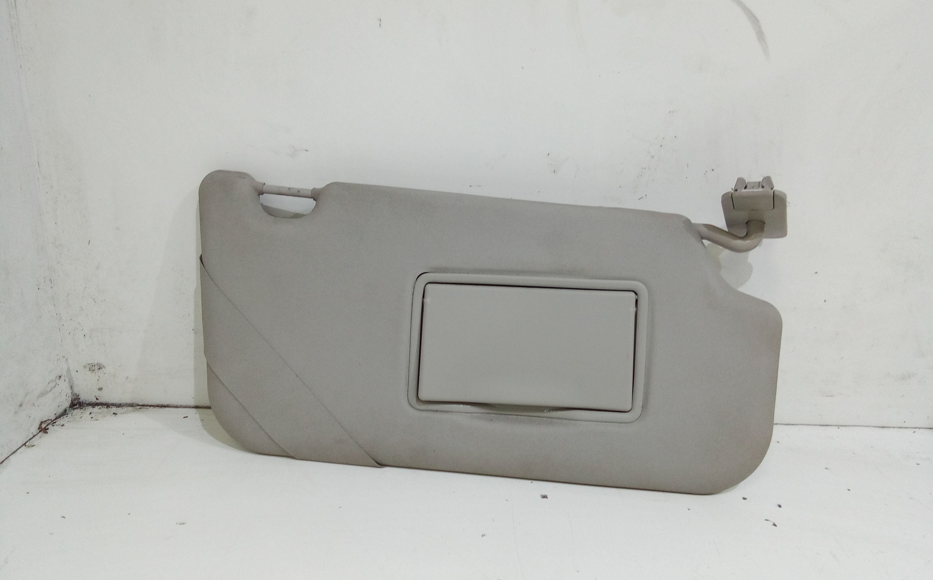 Aletta Parasole Parabrezza Sinistro 1702310 Usato