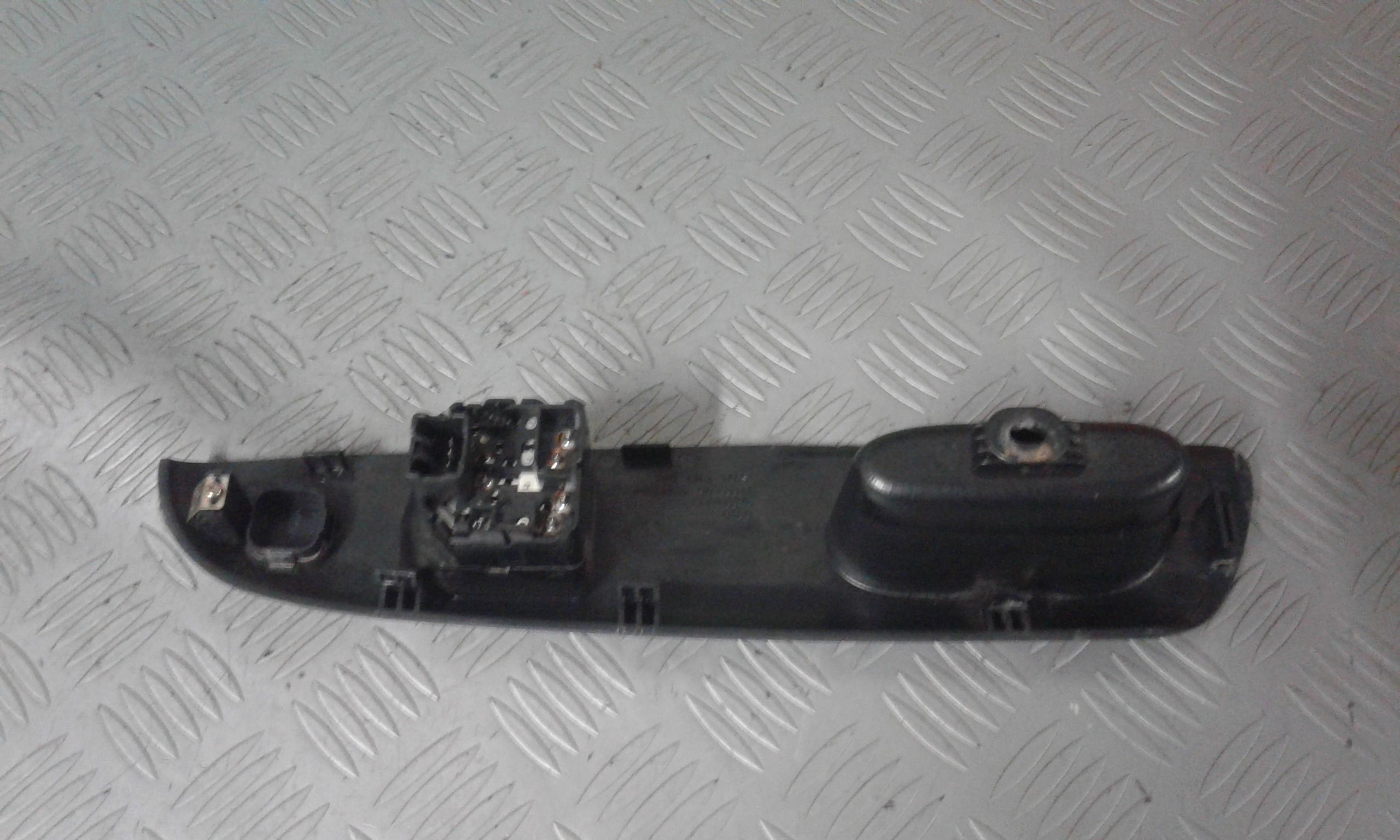 Interruttore Alzacristalli Porta Ant. Sinistro Usato