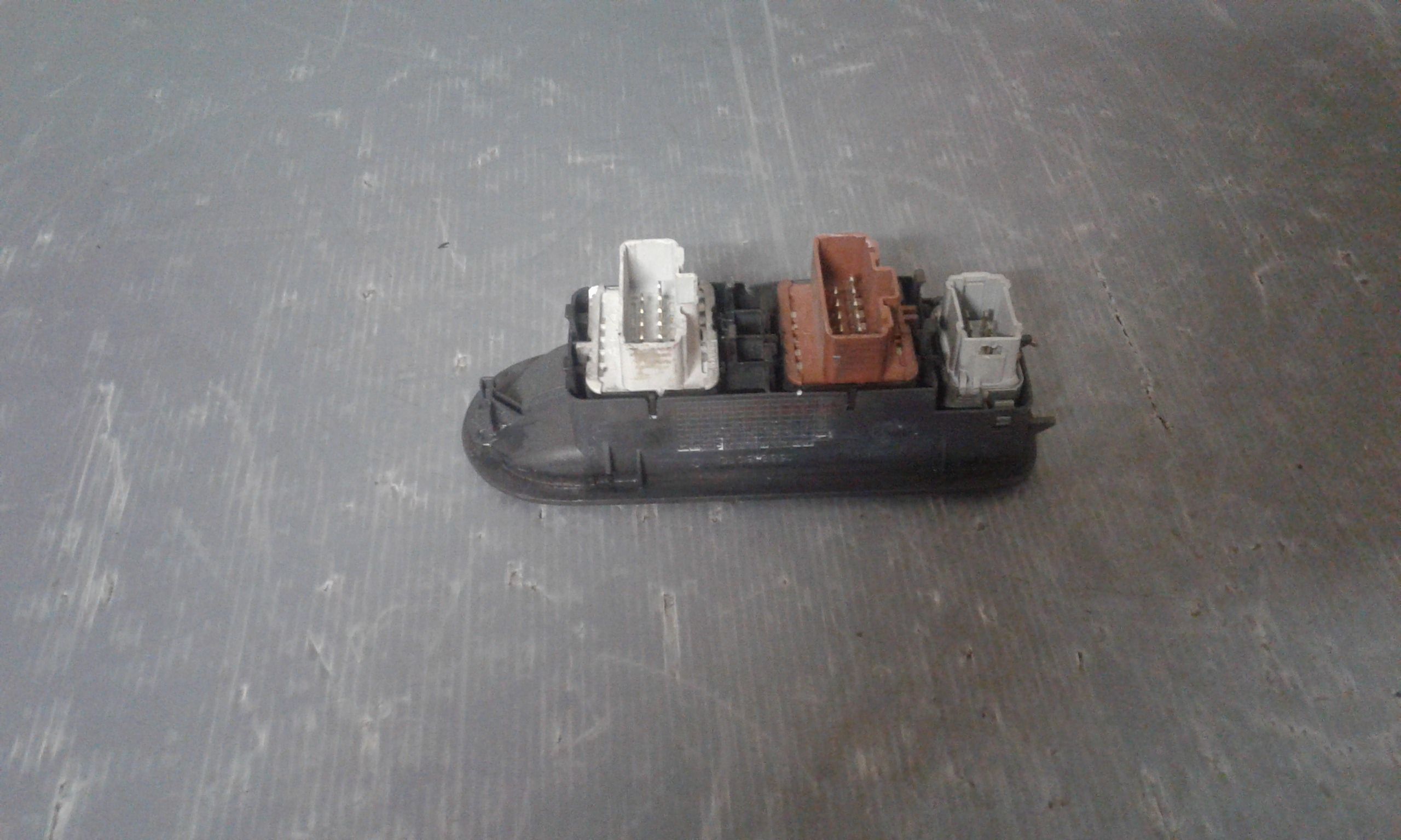 Interruttore Alzacristalli Porta Ant. Sinistro 8200107772 Usato