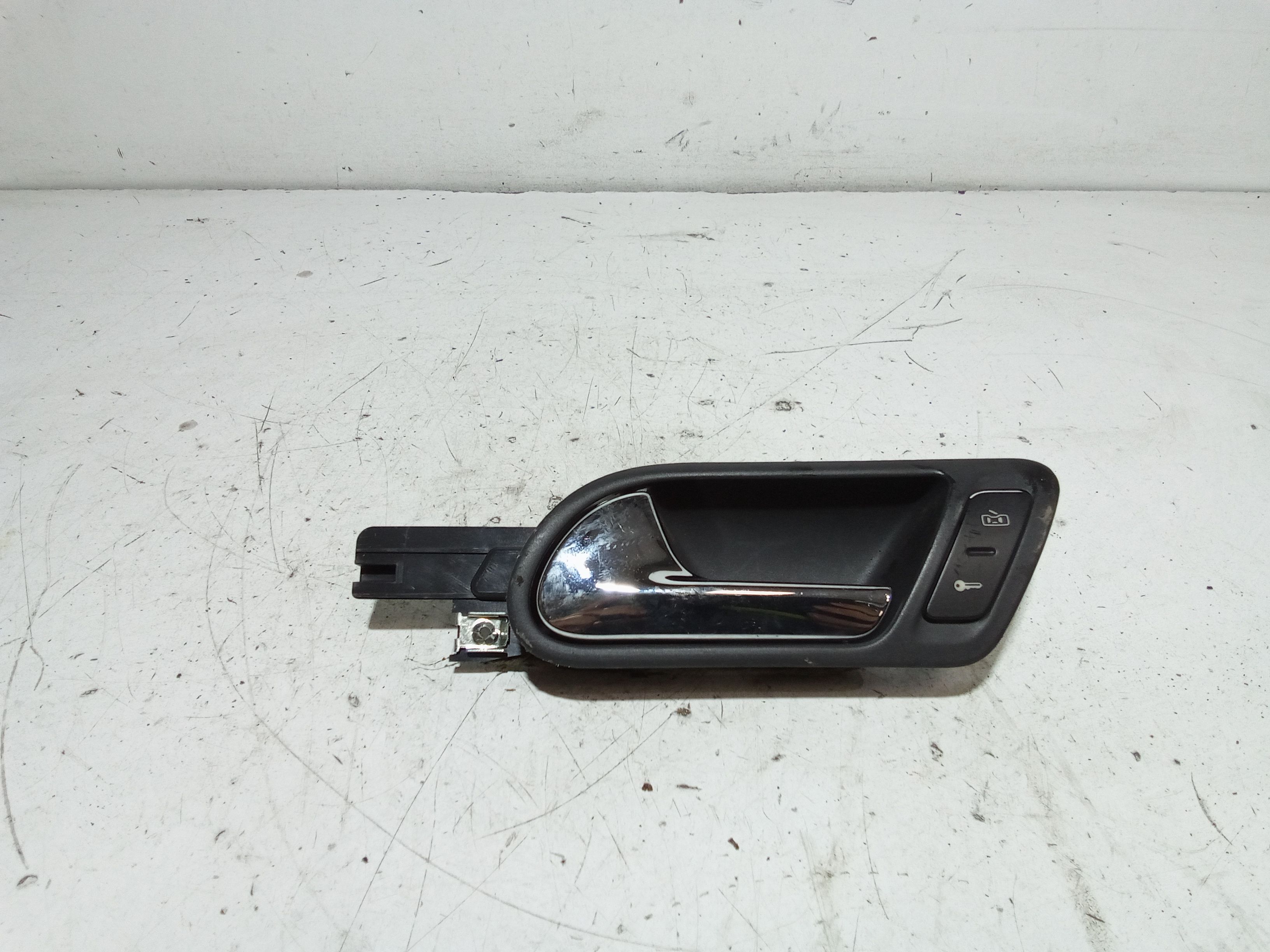 Maniglia Int. Apertura Porta Ant. Sinistro 1K1837113HUAQ Usato