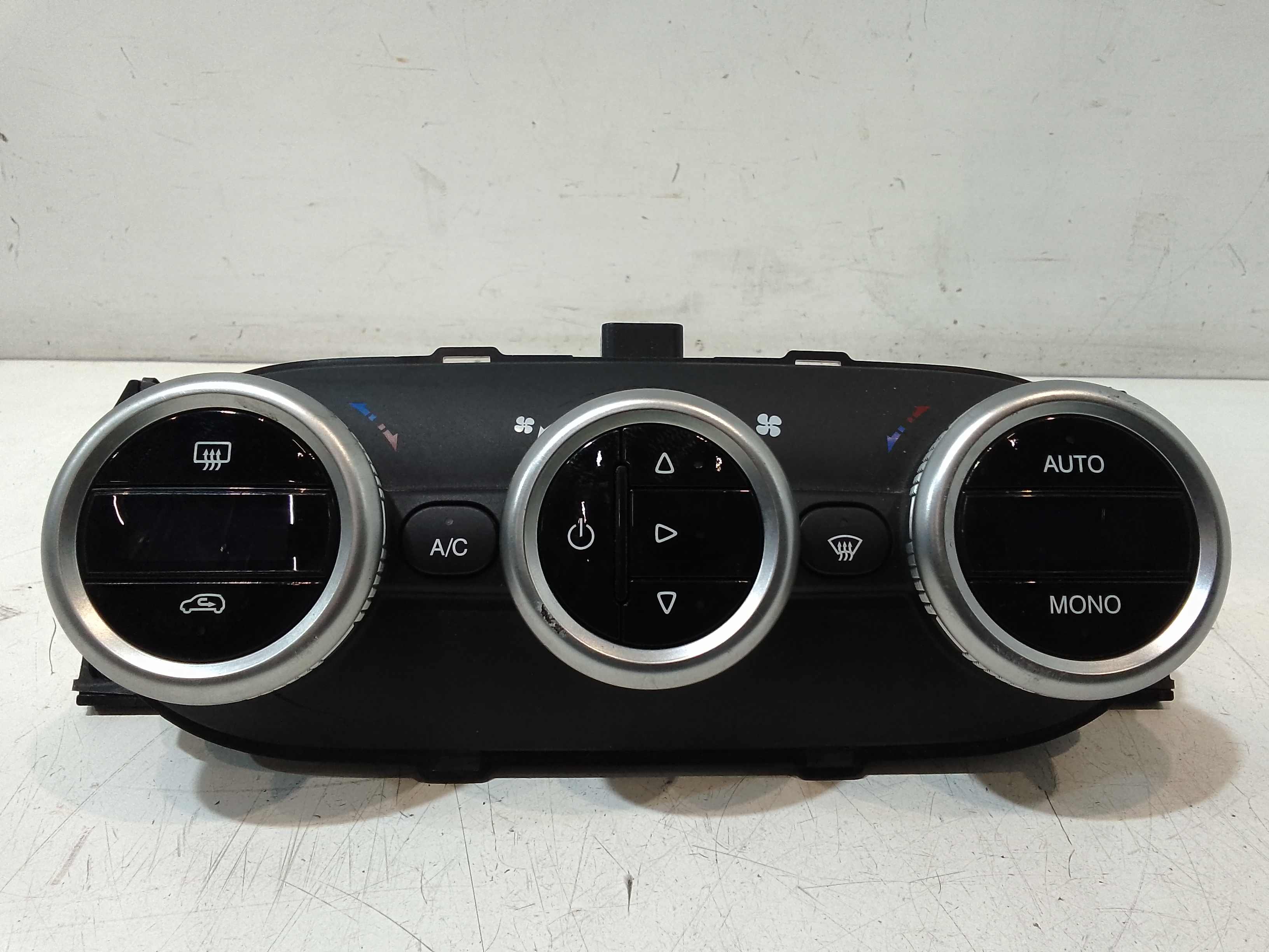 Blocco Comando Climatizzazione 735557272 Usato