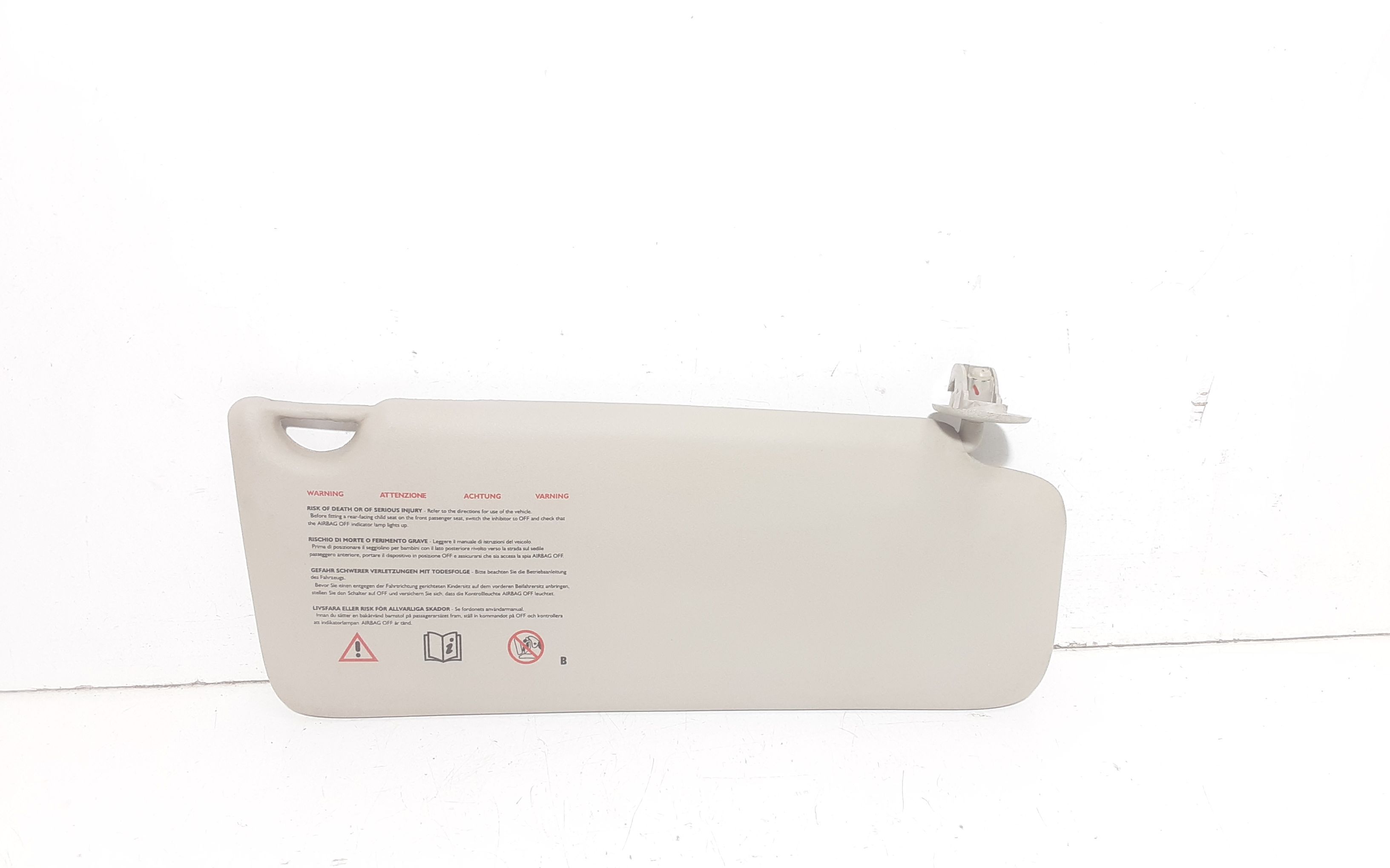 Aletta Parasole Parabrezza Destro 8200809473 Usato