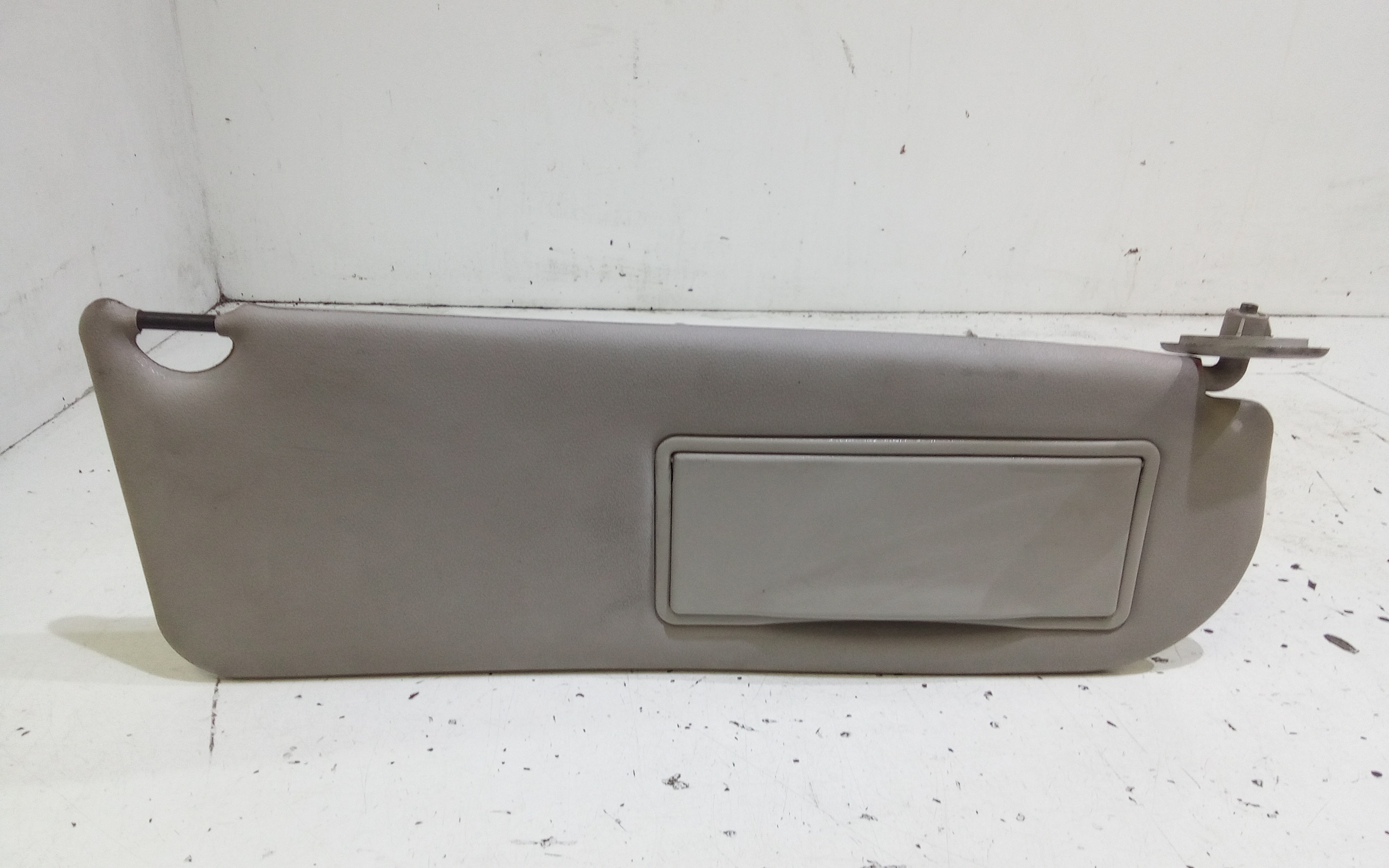 Aletta Parasole Parabrezza Destro 9467252077 Usato