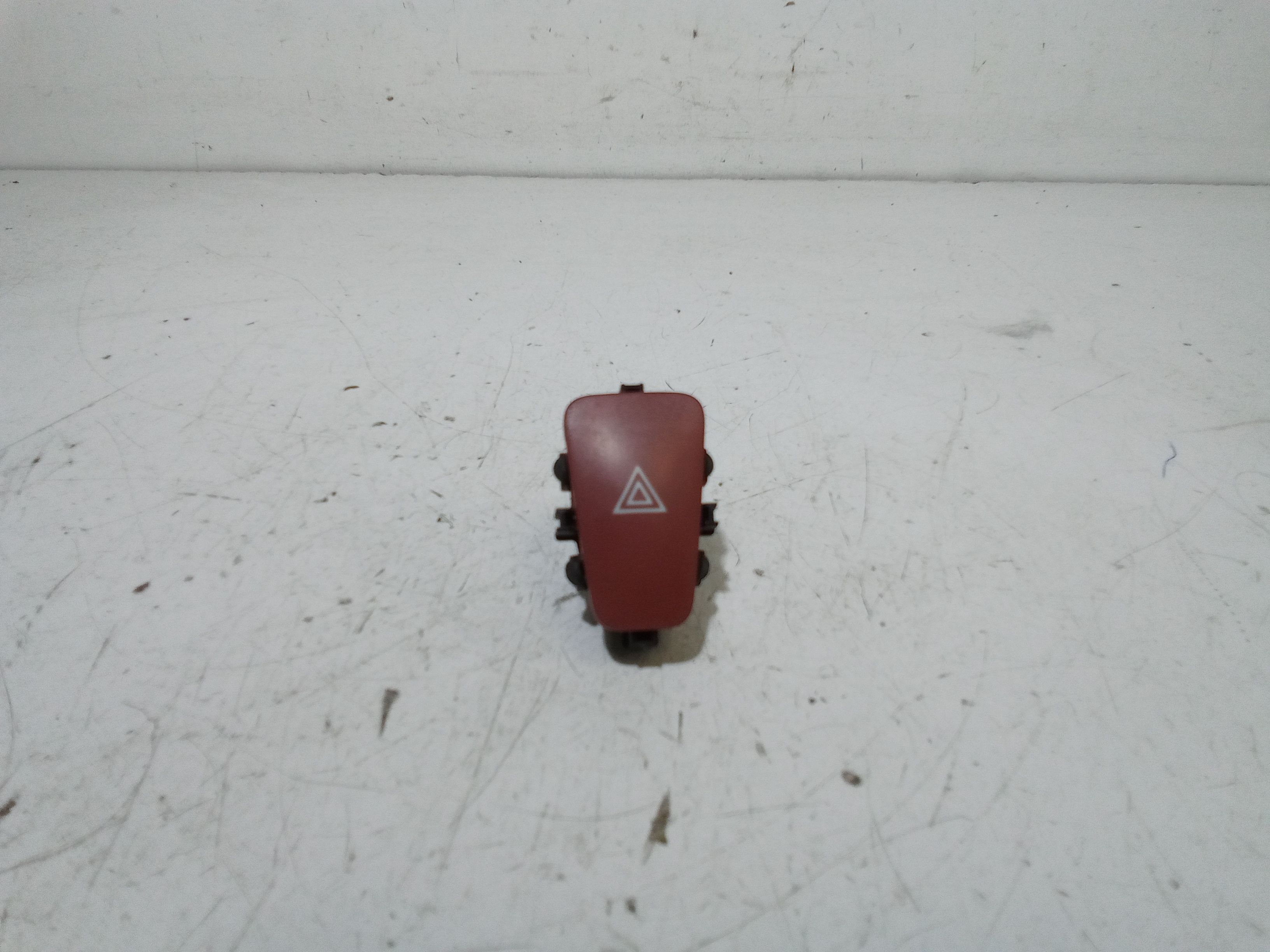 Interruttore Luci Emergenza 8200107808 Usato