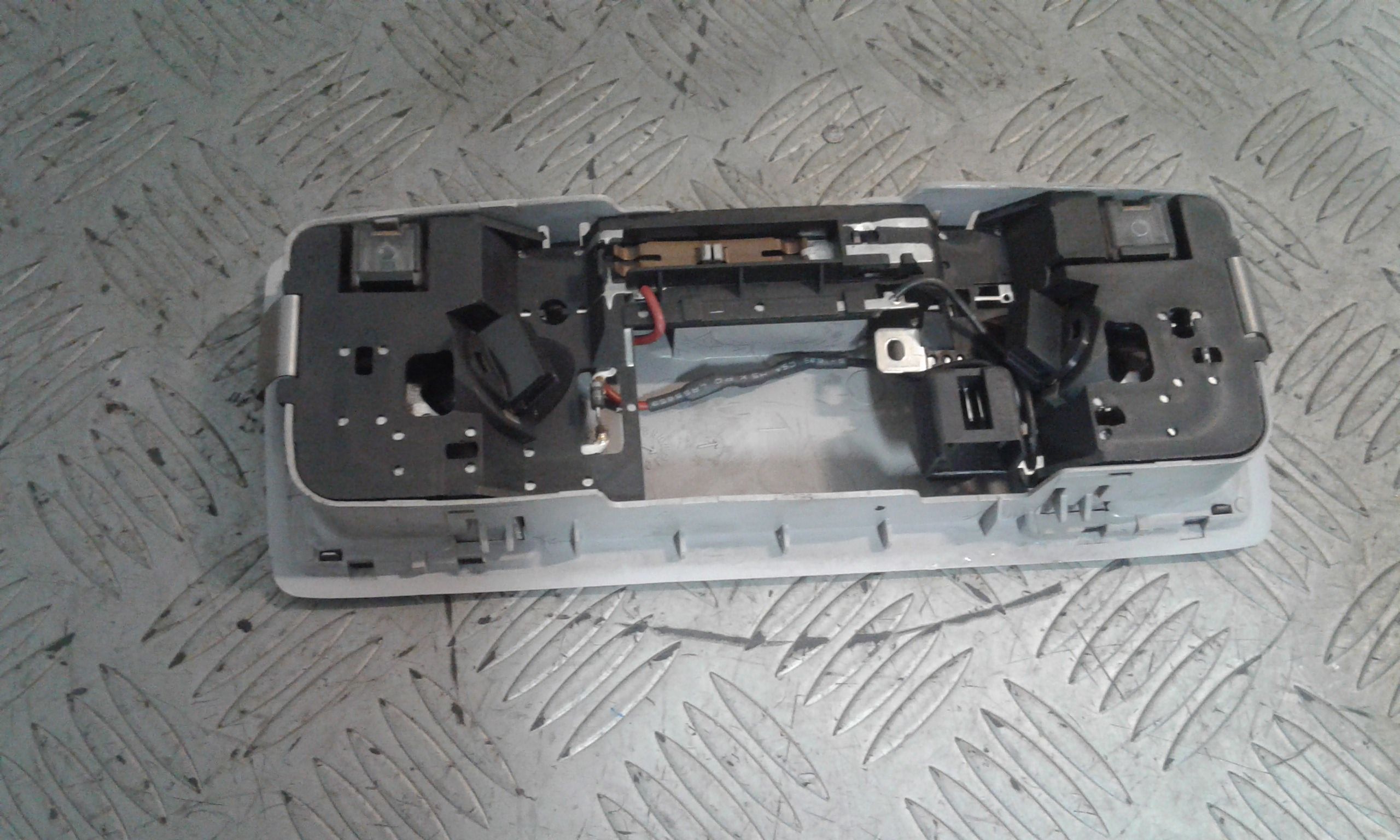 Luce Cortesia Ant. Tetto GJ6A6997030 Usato