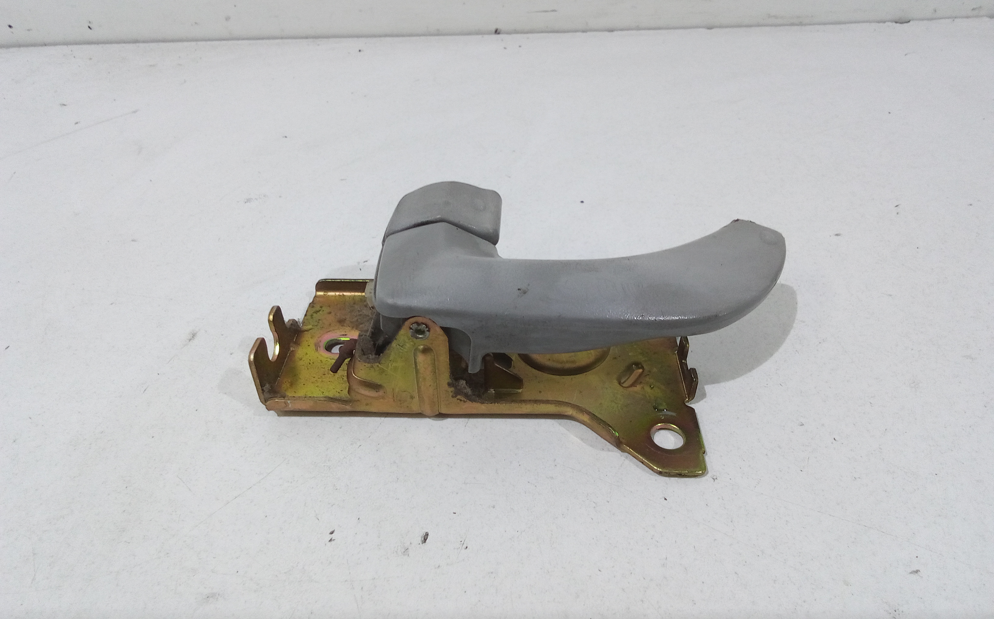 Maniglia Int. Apertura Porta Ant. Sinistro 826103E000CY Usato