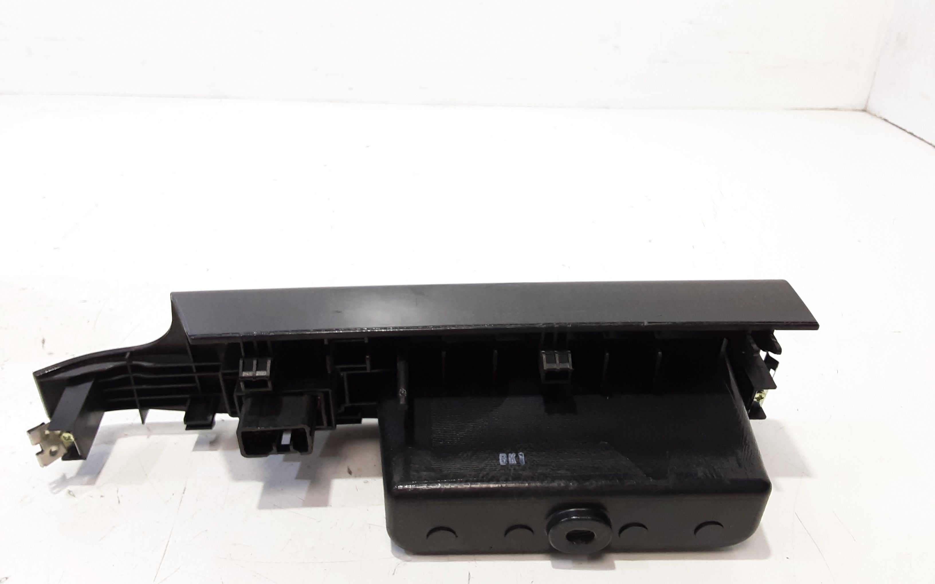 Interruttore Alzacristalli Porta Post. Destro 935803E100CY Usato