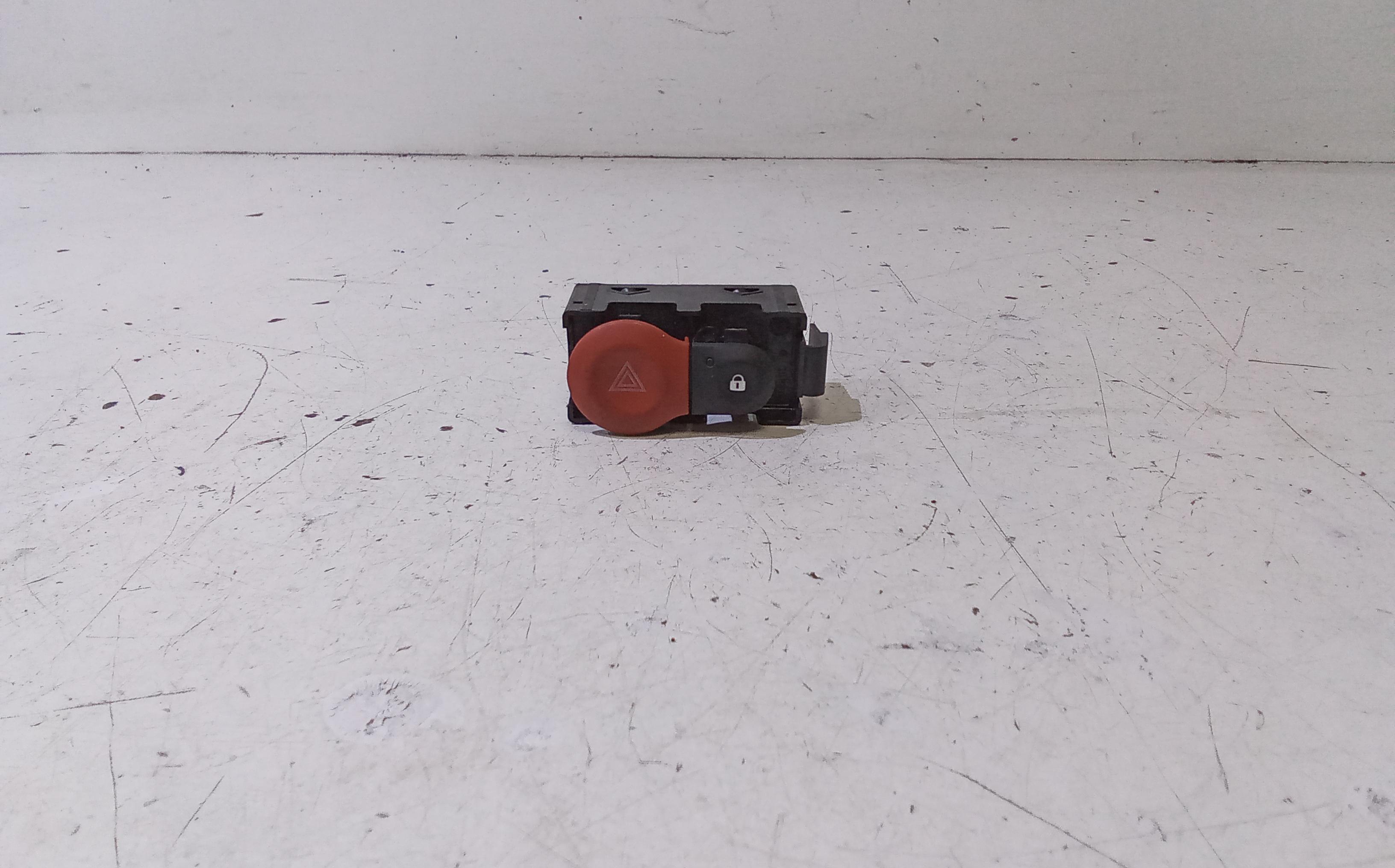 Interruttore Luci Emergenza 252103766R Usato