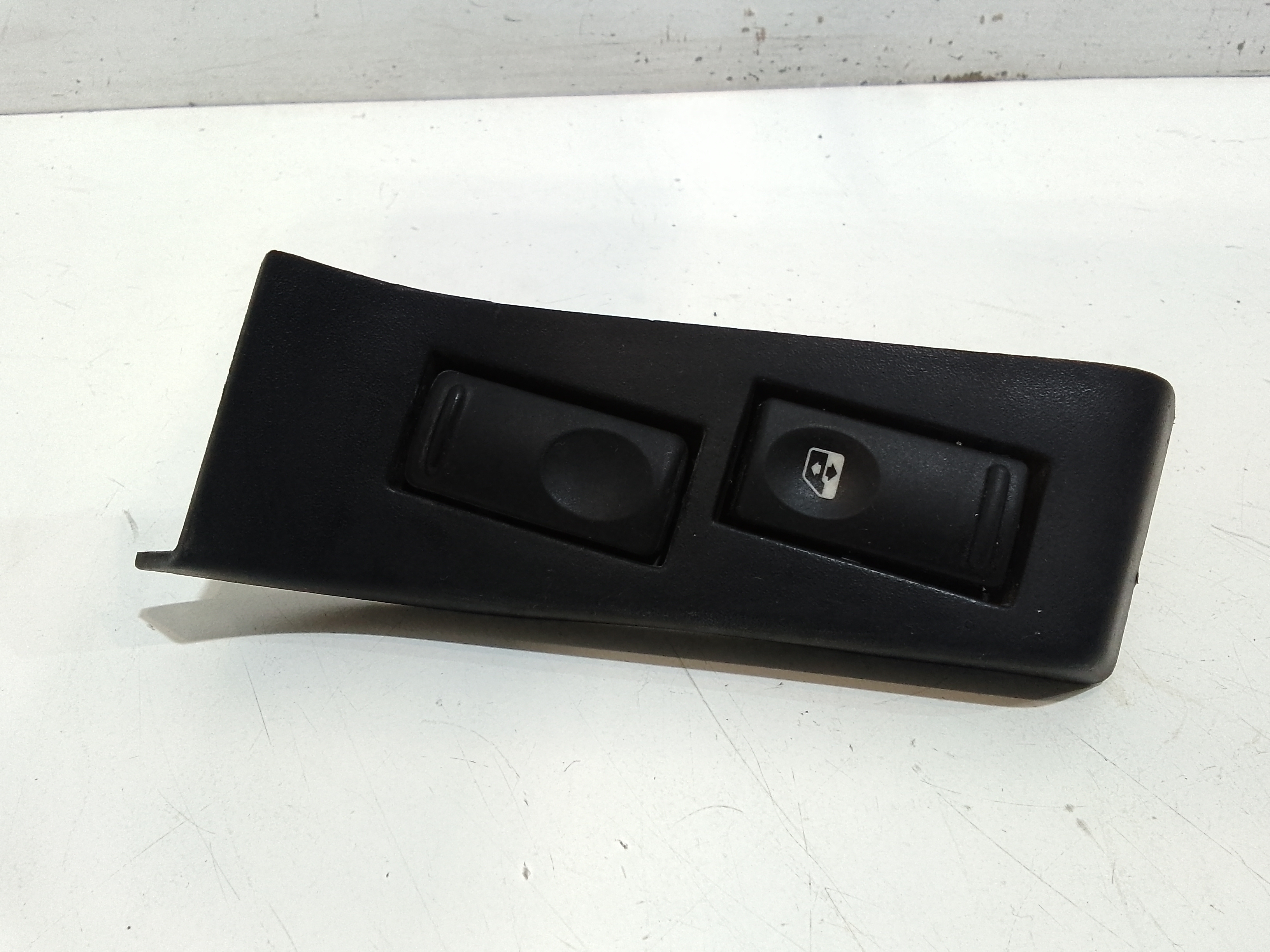 Interruttore Alzacristalli Porta Ant. Destro Usato