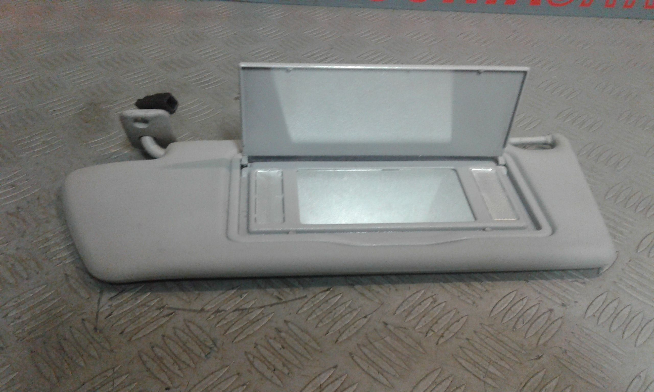 Aletta Parasole Parabrezza Sinistro 13234248 Usato