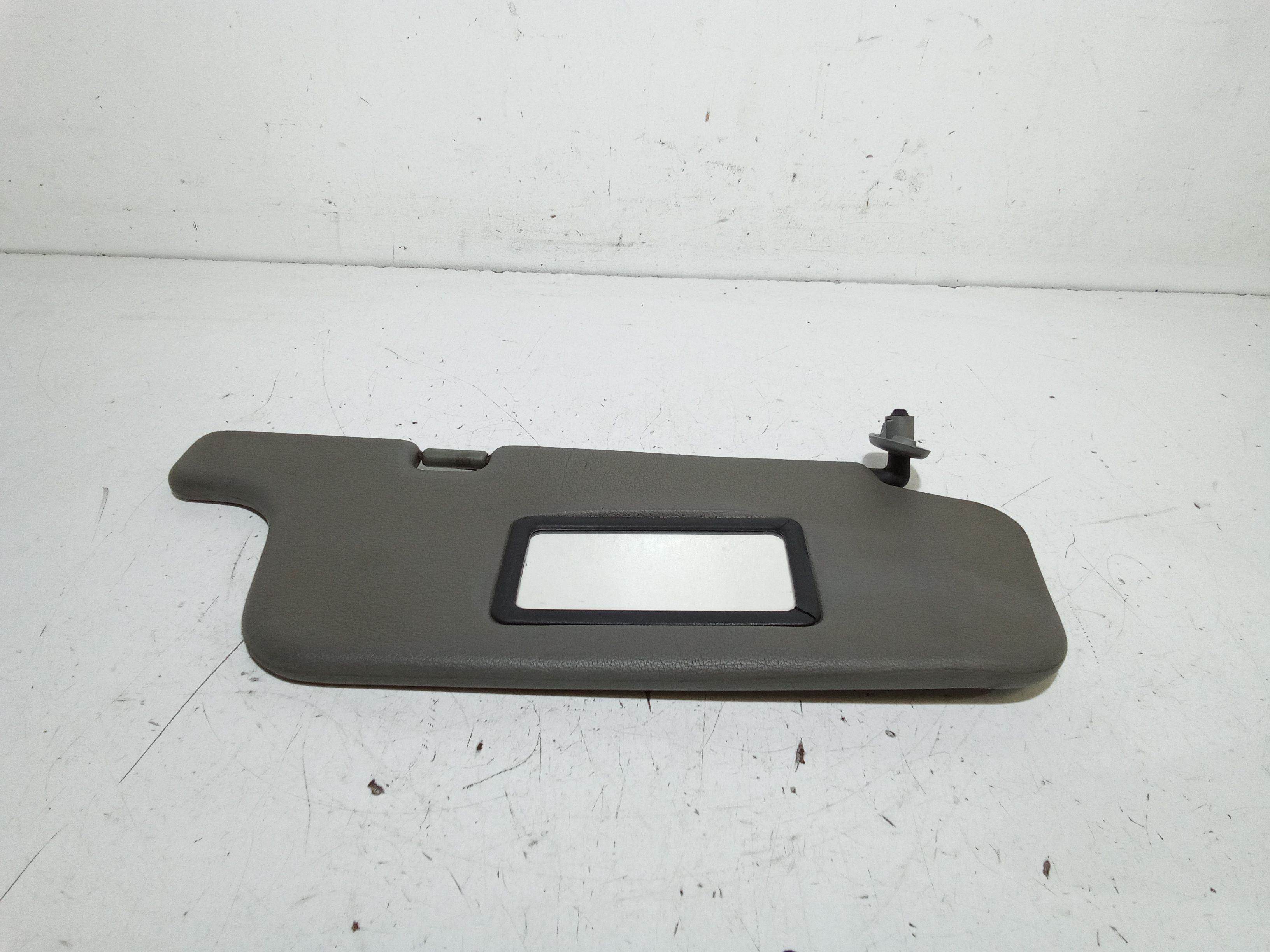 Aletta Parasole Parabrezza Destro 964001F570 Usato