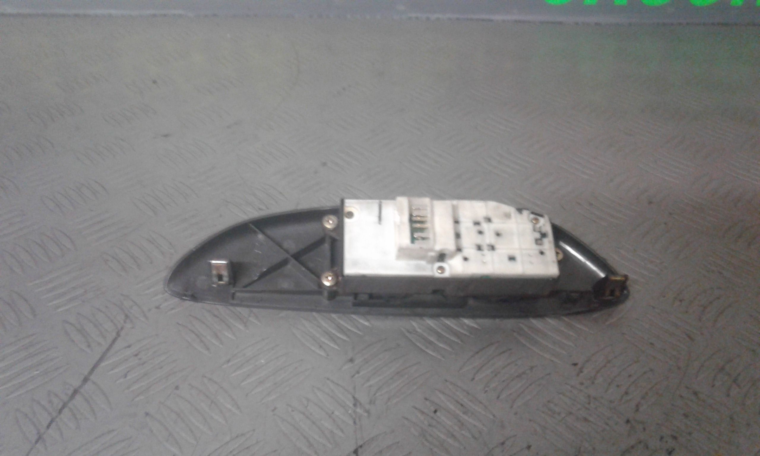 Interruttore Alzacristalli Porta Ant. Sinistro 8482010100 Usato