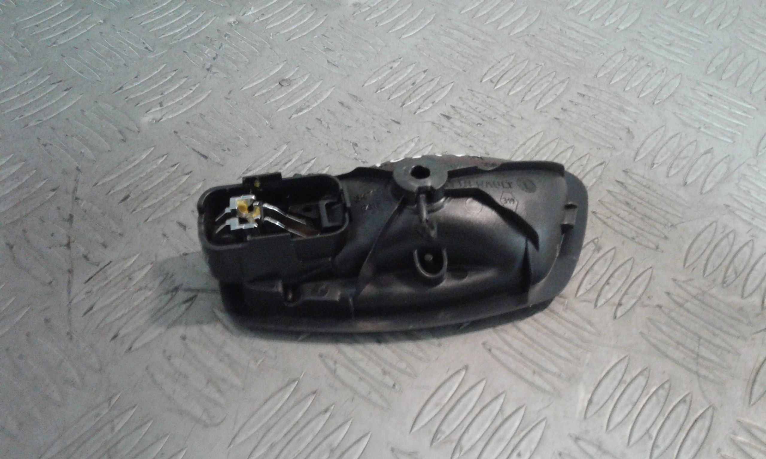 Maniglia Int. Apertura Porta Post. Destro 806701025R Usato