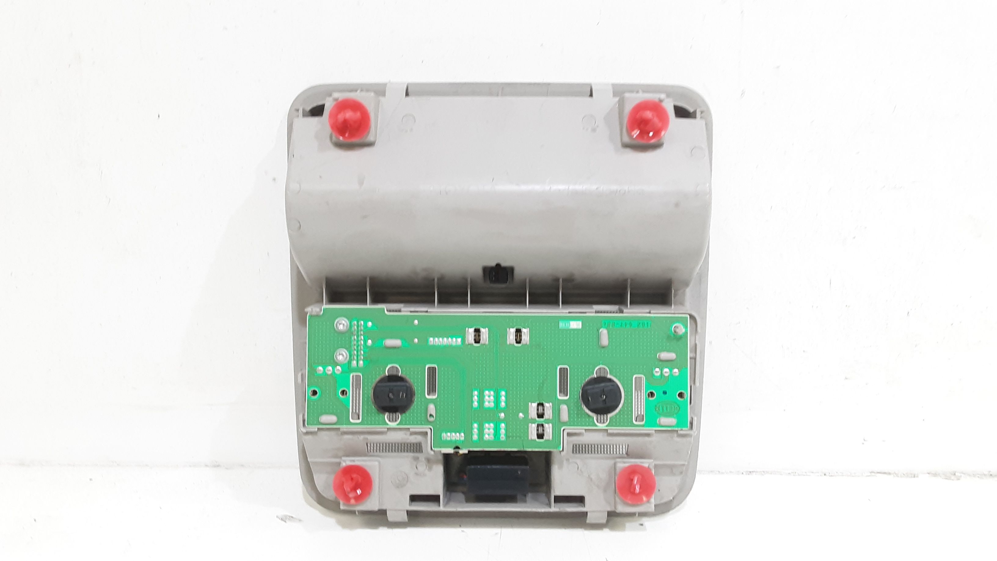 Luce Cortesia Ant. Tetto 8126002460B0 Usato