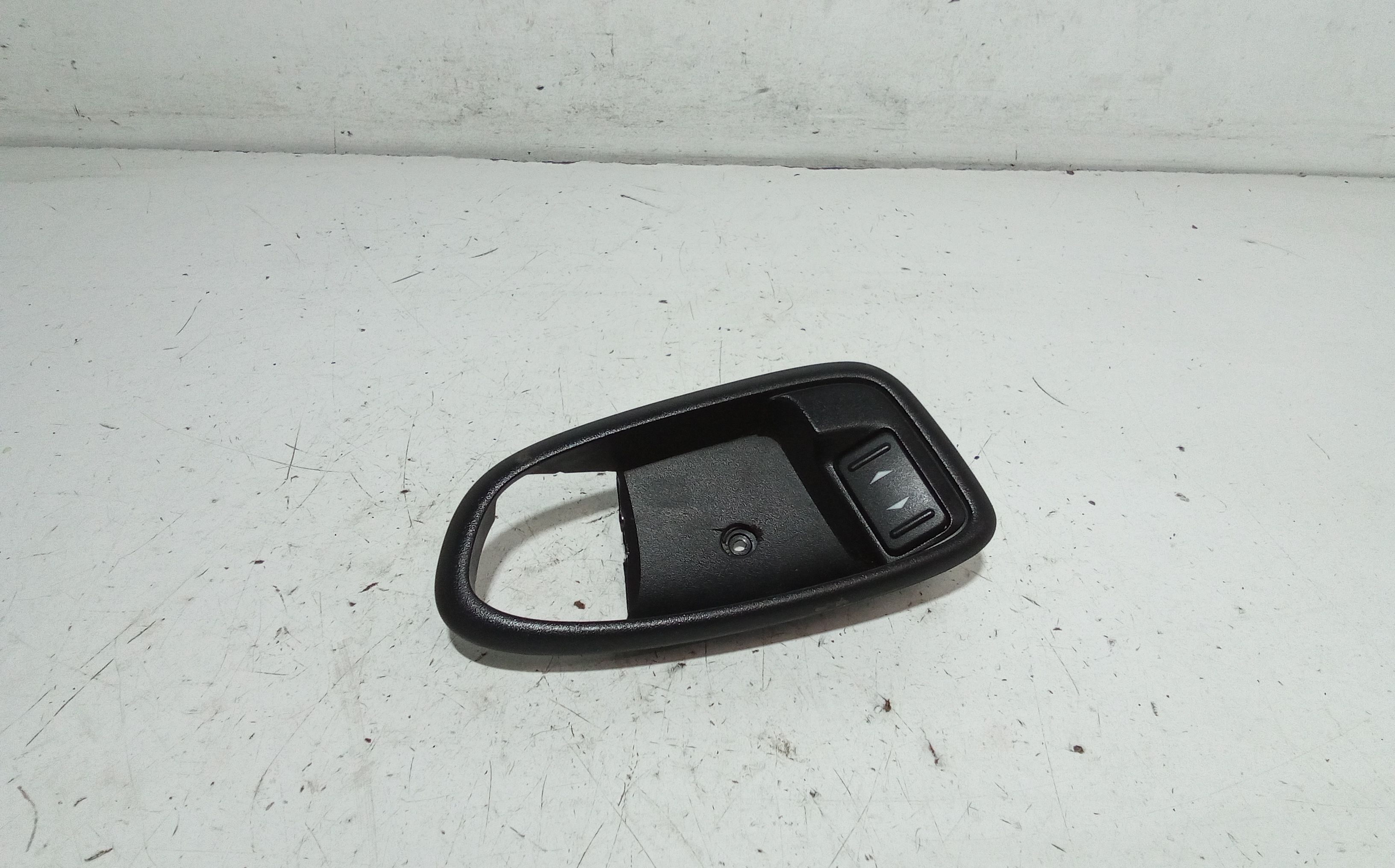 Maniglia Int. Apertura Porta Post. Destro 1701547 Usato