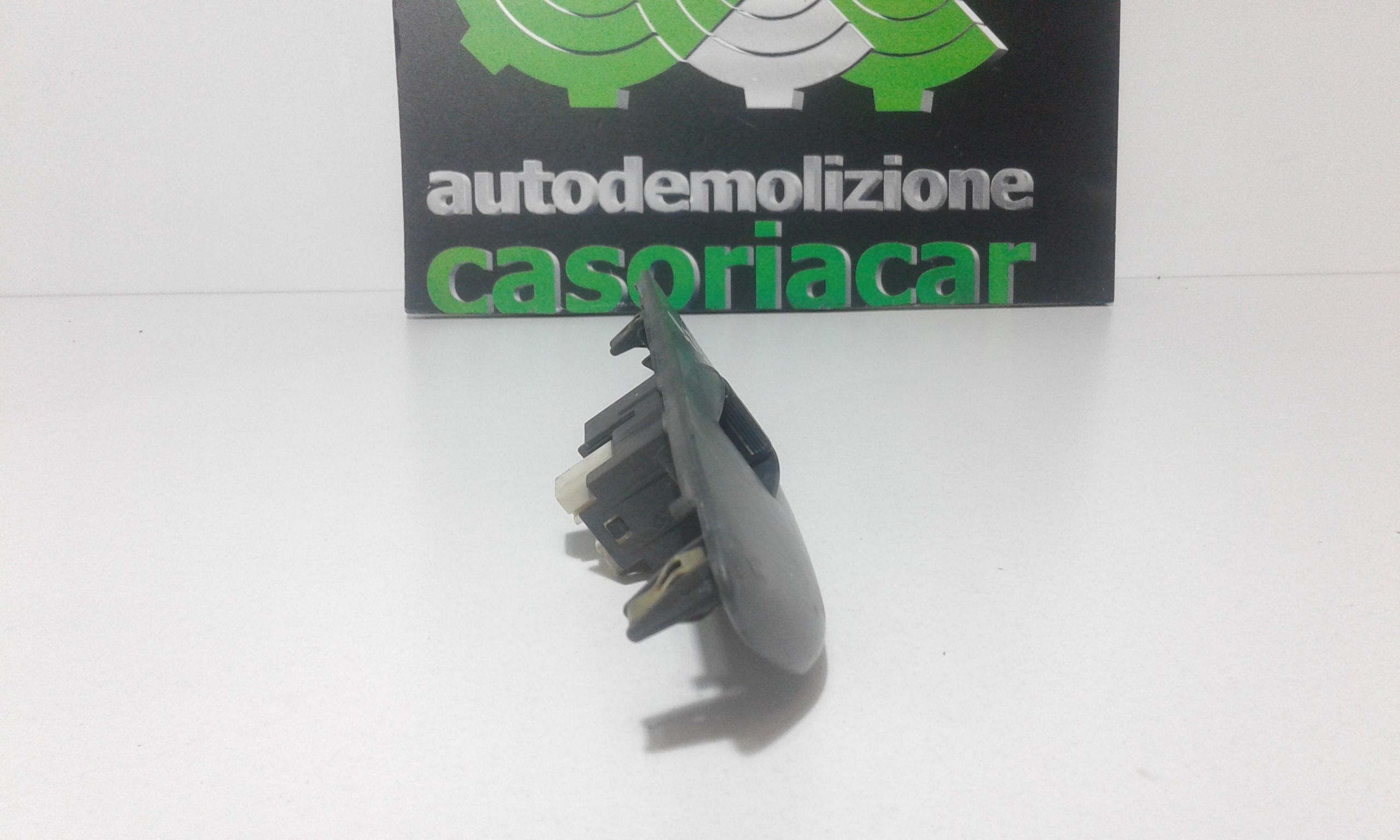 Interruttore Alzacristalli Porta Ant. Destro 8481012080 Usato