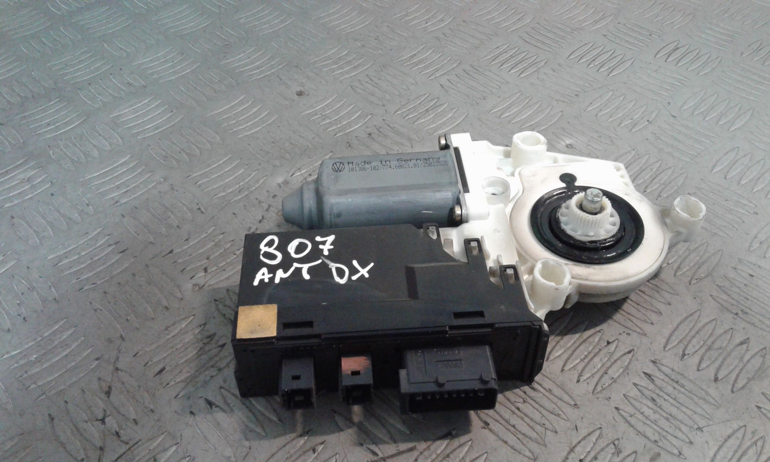 Motorino Alzacristallo Porta Ant. Destro 9222AC Usato