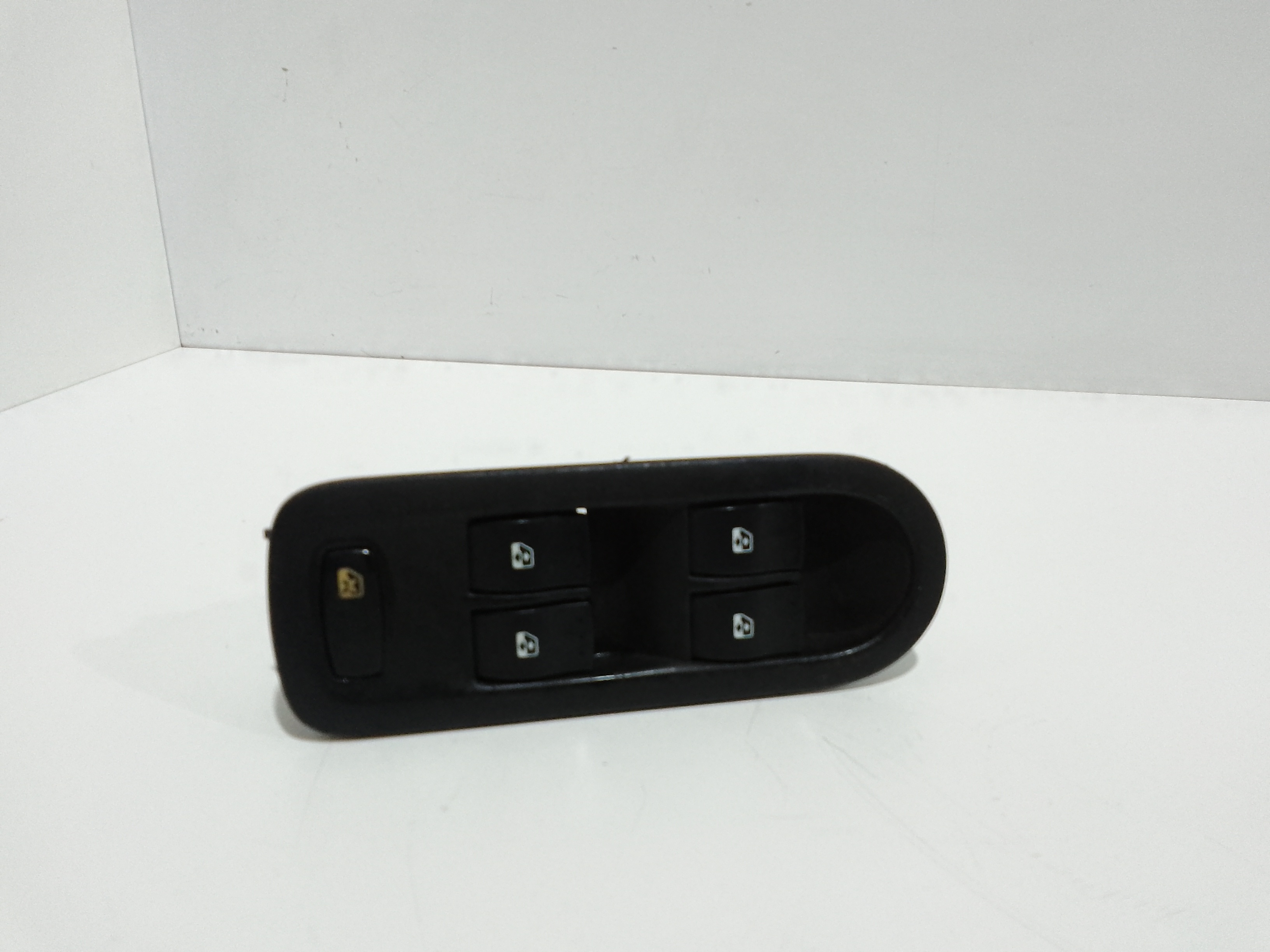 Interruttore Alzacristalli Porta Ant. Sinistro 8200108269 Usato