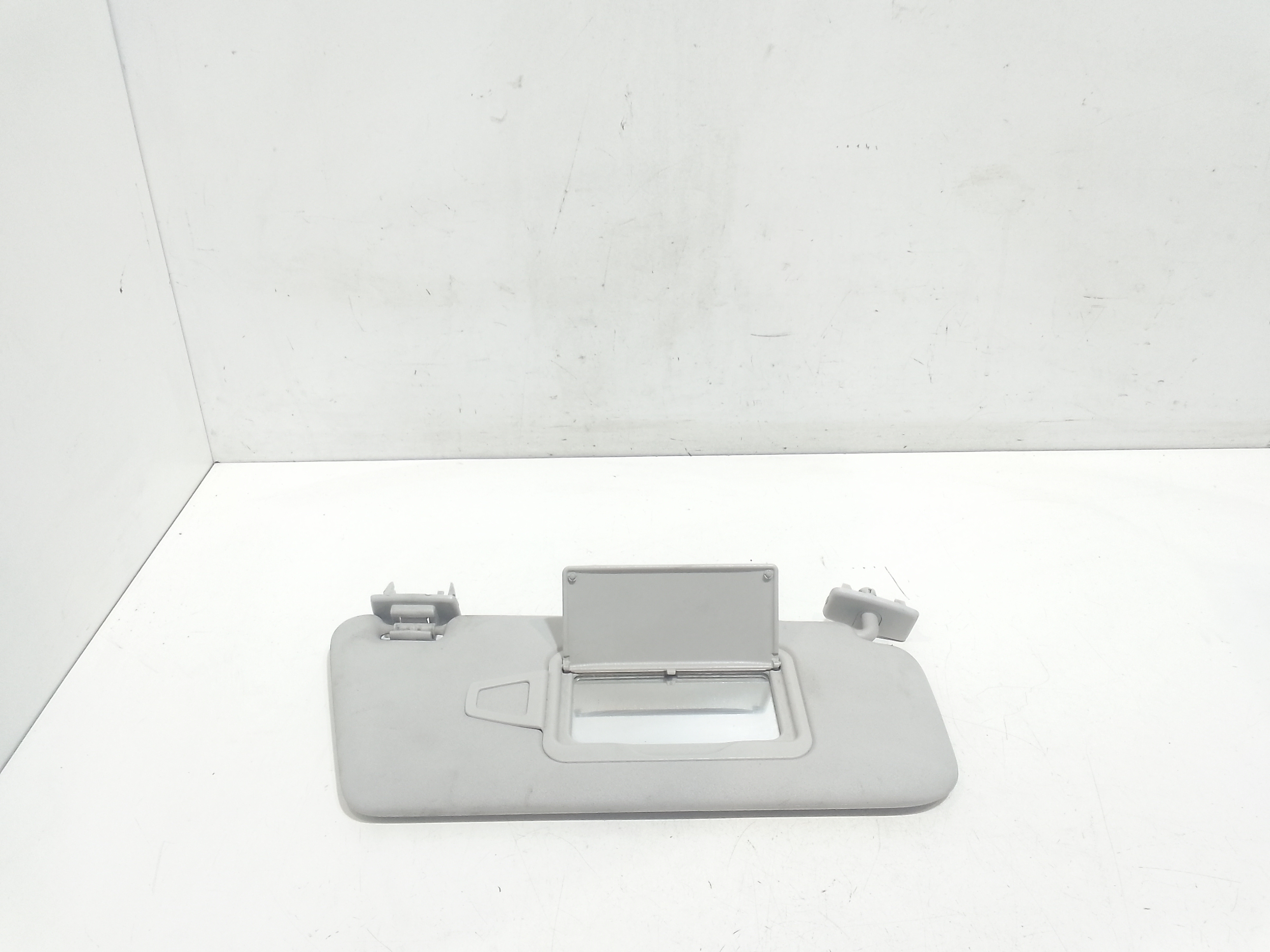 Aletta Parasole Parabrezza Destro A16981002107H48 Usato